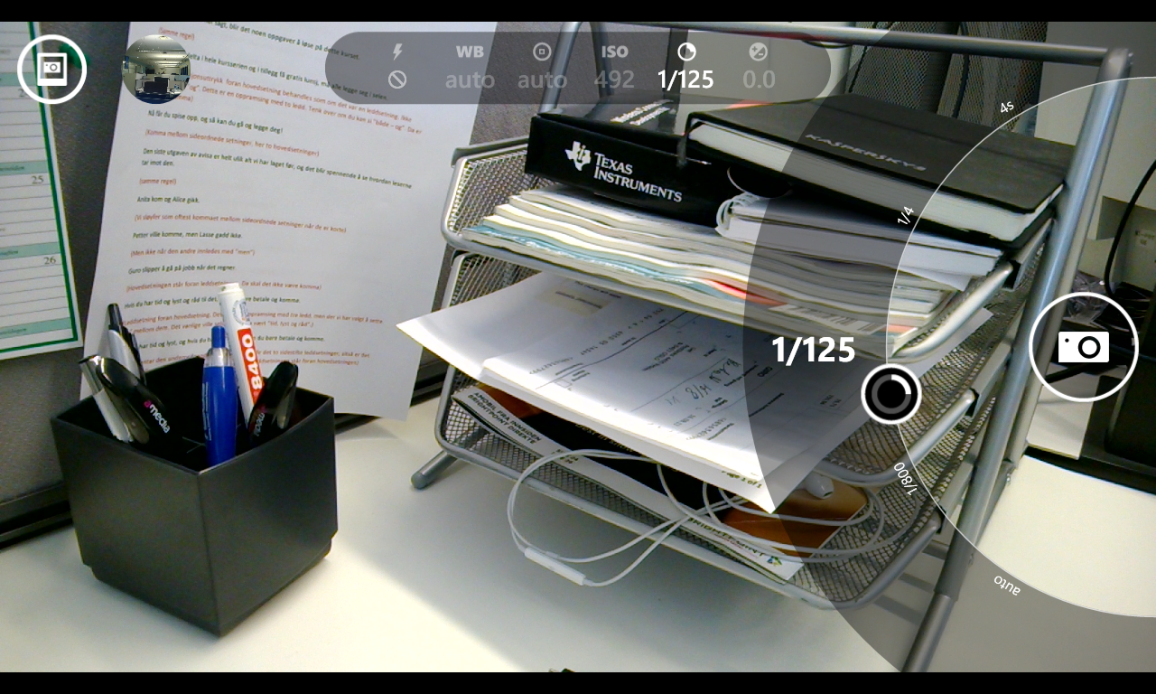 Nokia Pro Cam-appen gir deg et «hjul» på høyre side for justering av blant annet lukkertid, fokus og eksponering.