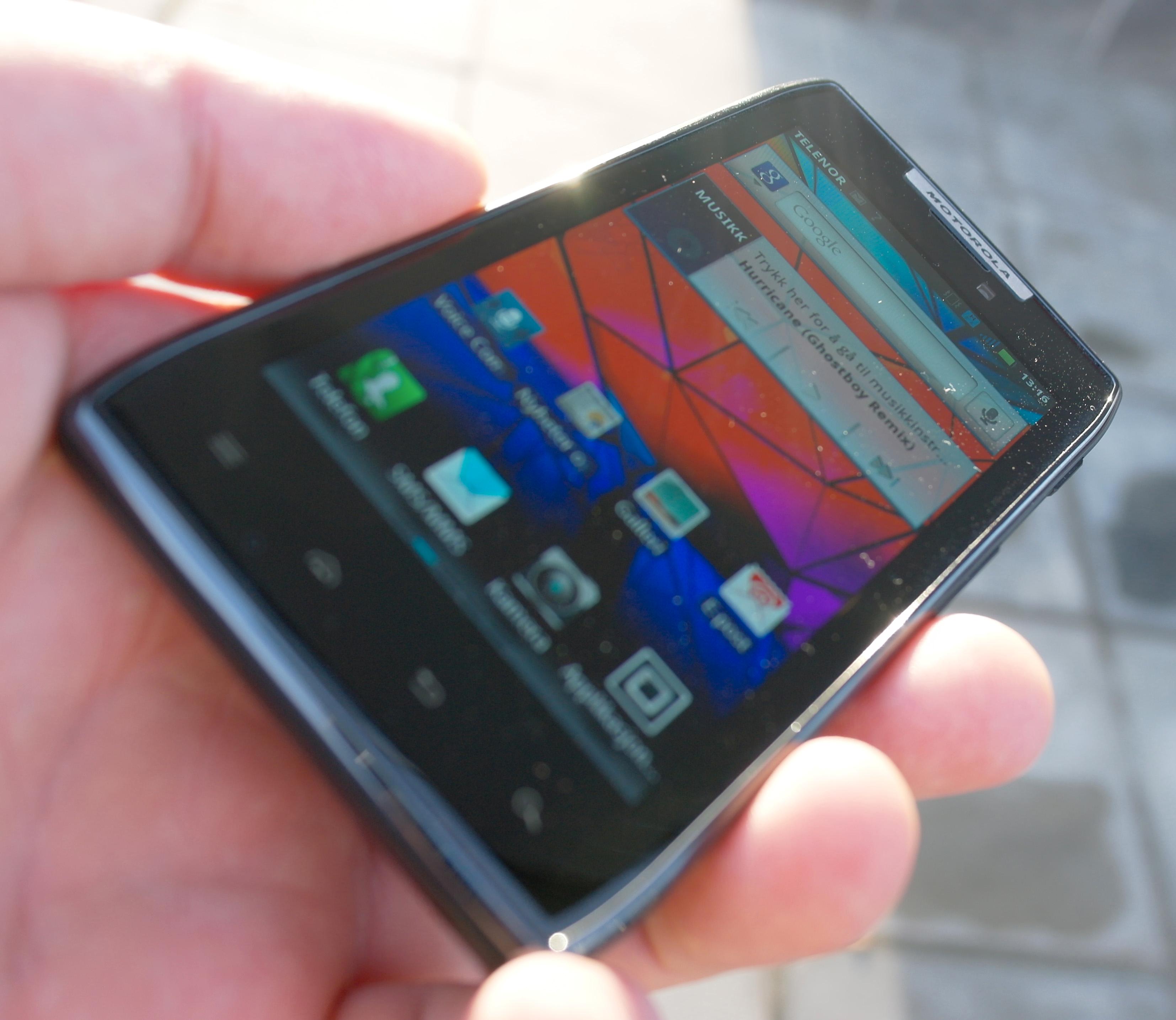 Motorola har hentet frem igjen det gamle suksessnavnet, og selger nå to Razr-modeller med Android.