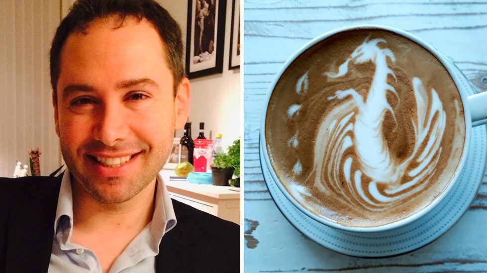 KAFFEKUNSTNER: Giuseppe Alessandro Palella serverer Game of Thrones-inspirert kaffekunst til kundene sine. Foto: Privat