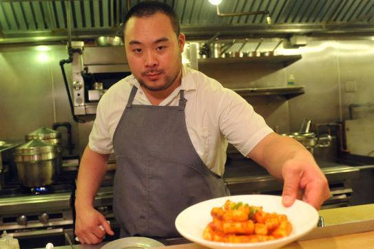 SUKSESSFULL: David Chang har åpnet en rekke restauranter rundt omkring i verden. Han har også vært programleder for TV-programmet «The Mind of a Chef». Foto: AP