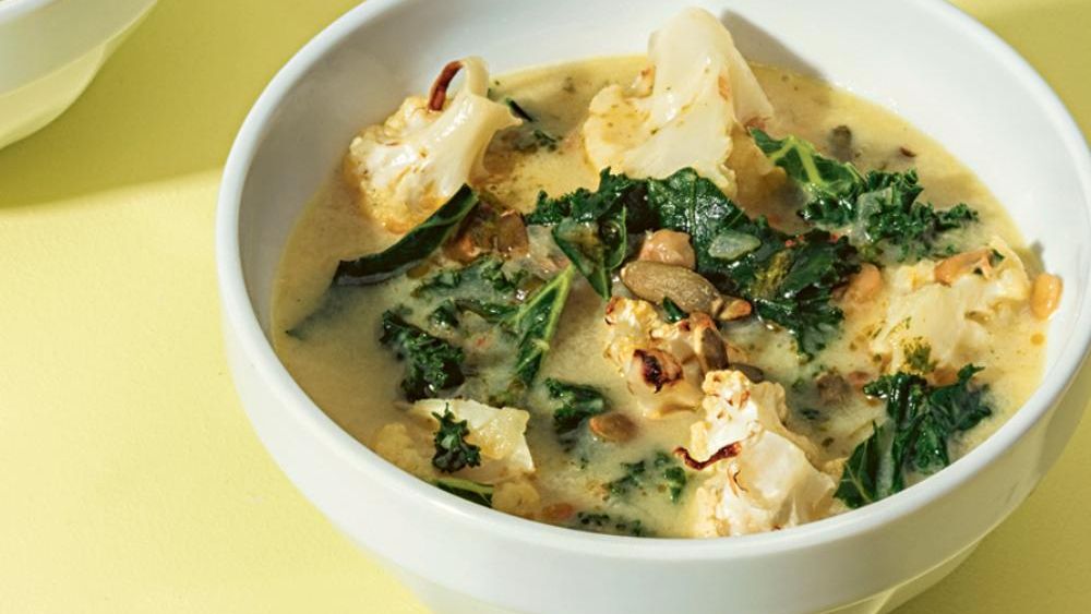 Soppa på grönsaker och curry 