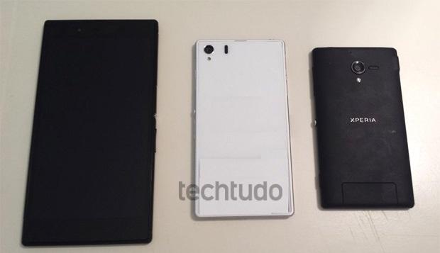 Den samme telefonen har vært avbildet sammen med Xperia Z Ultra tidligere. Til høyre en variant av Sonys Xperia Z.