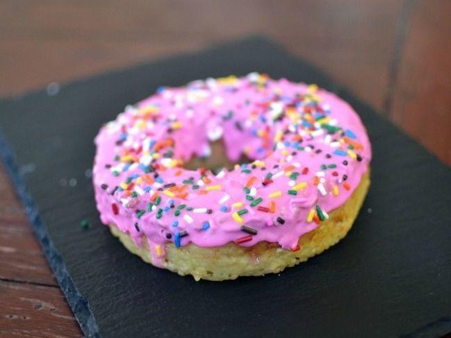 PASS OPP: Dette er ikke det du tror. Hvis du biter i denne og forventer en vanlig donut, kommer du til å bli overrasket. Foto: Culinary Bro-Down