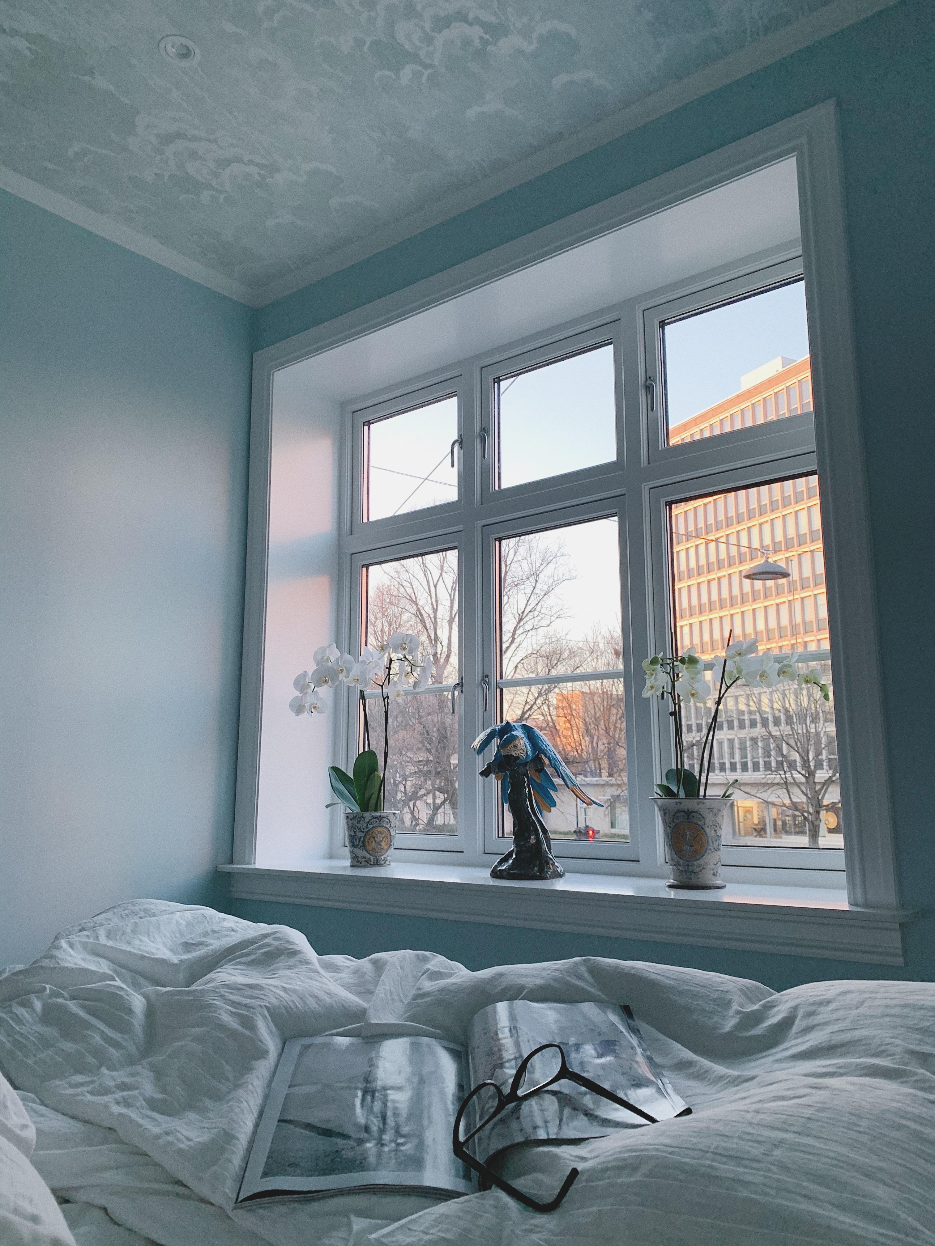 SOV GODT I BLÅTT: Ifølge ekspertene er toner i blått ingen dum idé å male soverommet i.