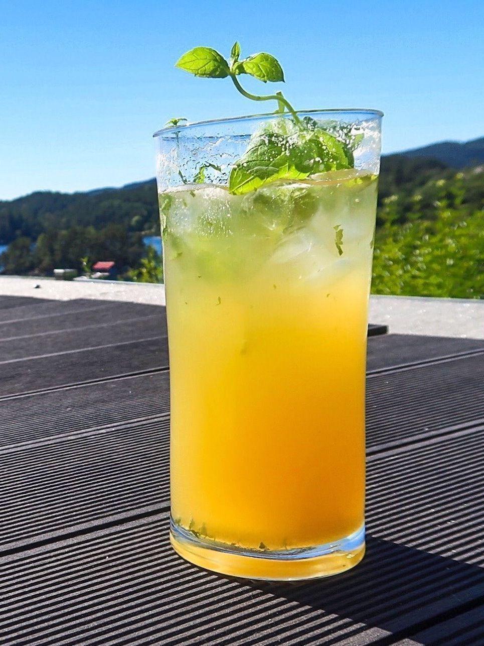 ALKOHOLFRI: Drinken Radler Lemon er laget av blant annet alkoholfritt øl. Foto: Yolandi Carr