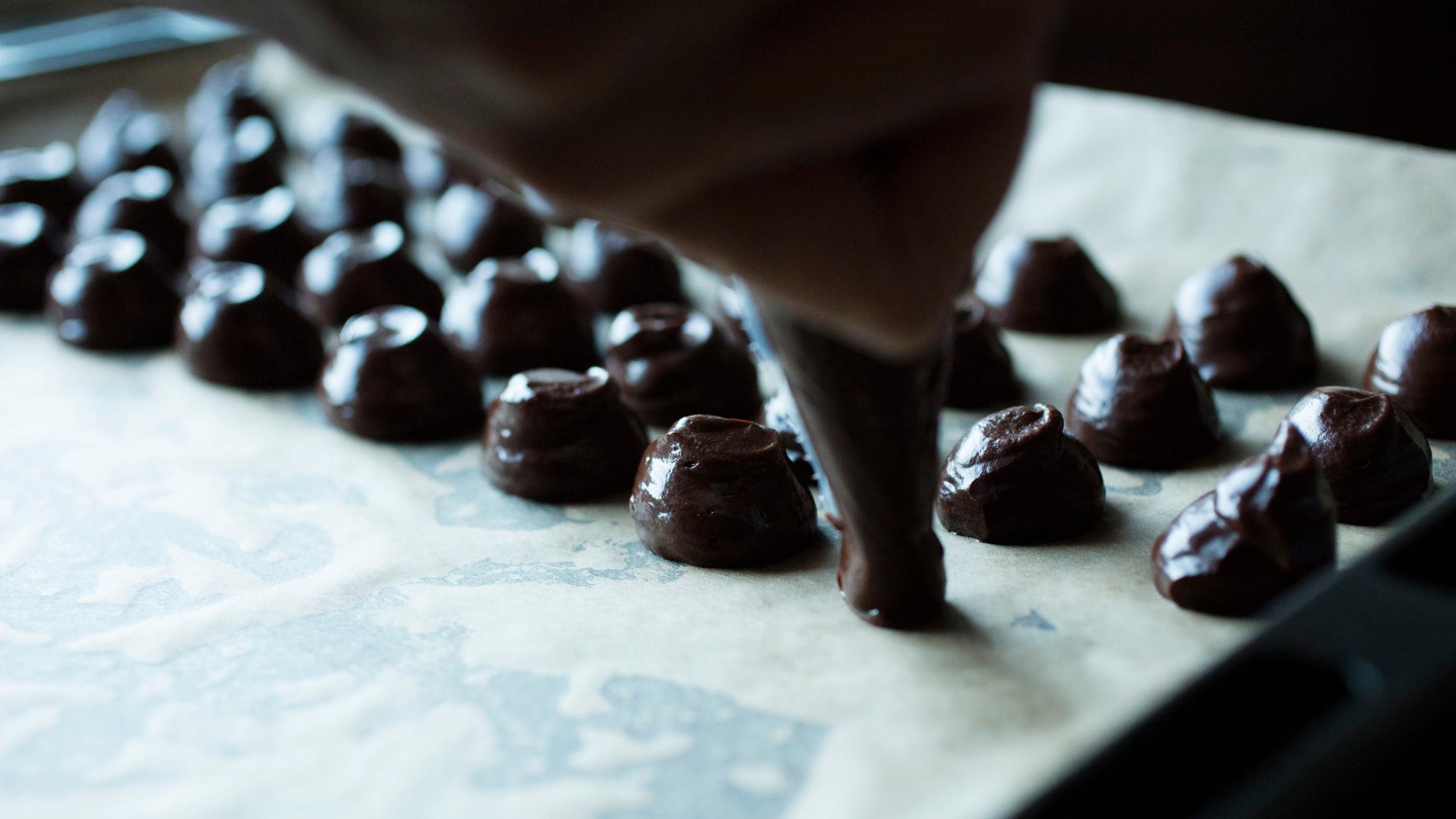 SJOKOMAN: Sjokoladen er sammensatt av kombinasjoner for at vi skal elske den. Foto: Sara Johannessen / VG