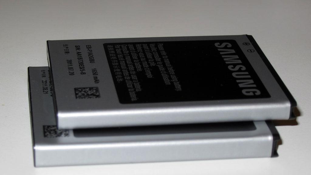 Batteriet nederst gjør telefonen 8 gram tyngre.