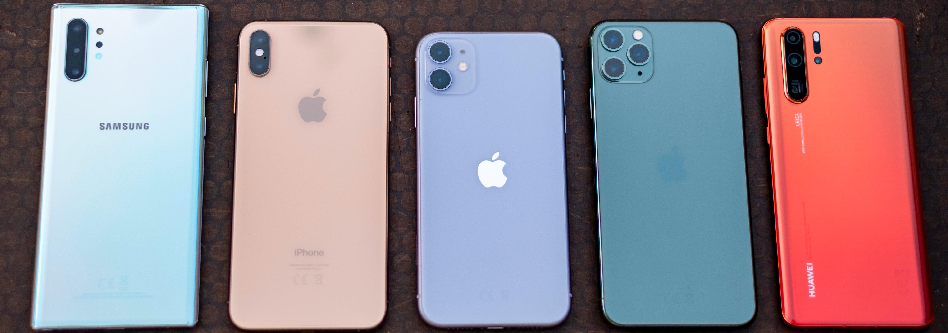 Vi tok med oss tre iPhoner og to konkurrenter ut for å fotografere. Fra venstre: Samsung Galaxy Note 10+, Apple iPhone Xs Max, iPhone 11, iPhone 11 Pro Max og Huawei P30 Pro.