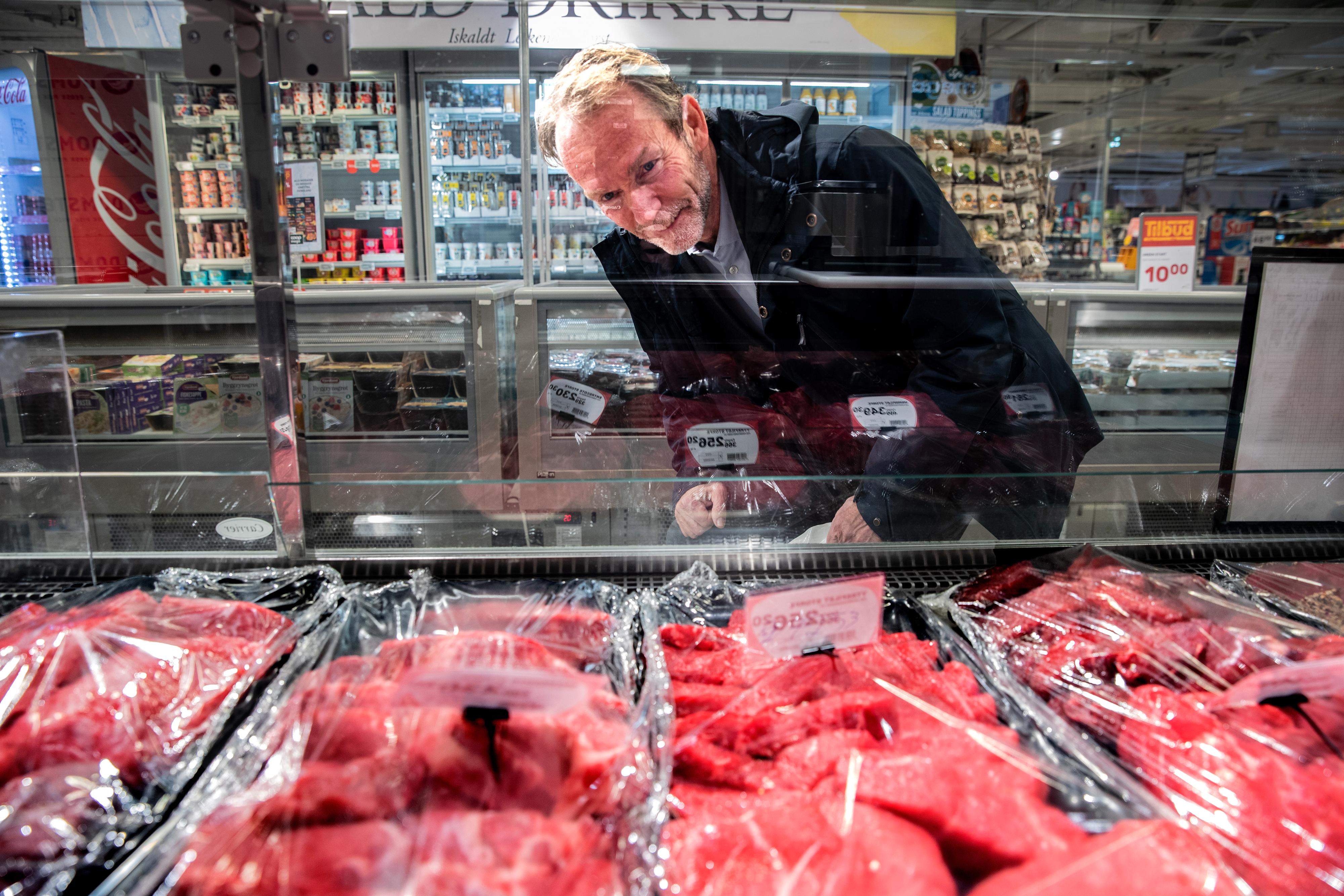 RØDT KJØTT: I Norge er det anbefalt å spise opptil 500 gram rødt kjøtt i uken. Nå mener den nordiske kostholdskomiteen at dette tallet bør senkes til 350 gram.
