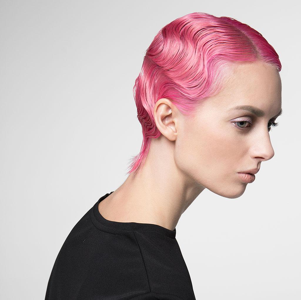 Bubbelgumsrosa hår är en av trenderna 2021