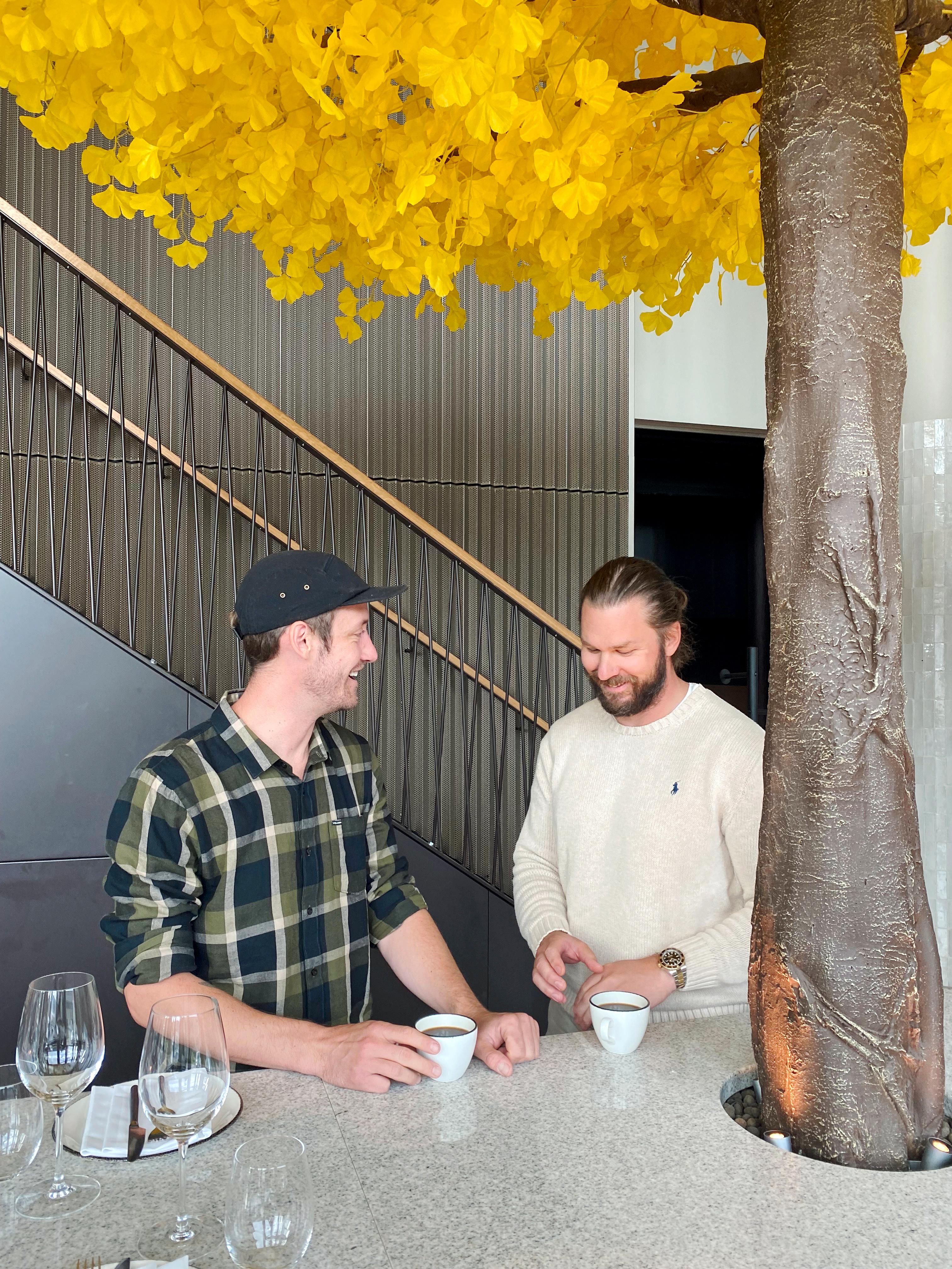SAMARBEID: Mens Svensson pønsker ut ideer, utfører Moffat dem. Her på Svenssons restaurant Avalon i Oslo.