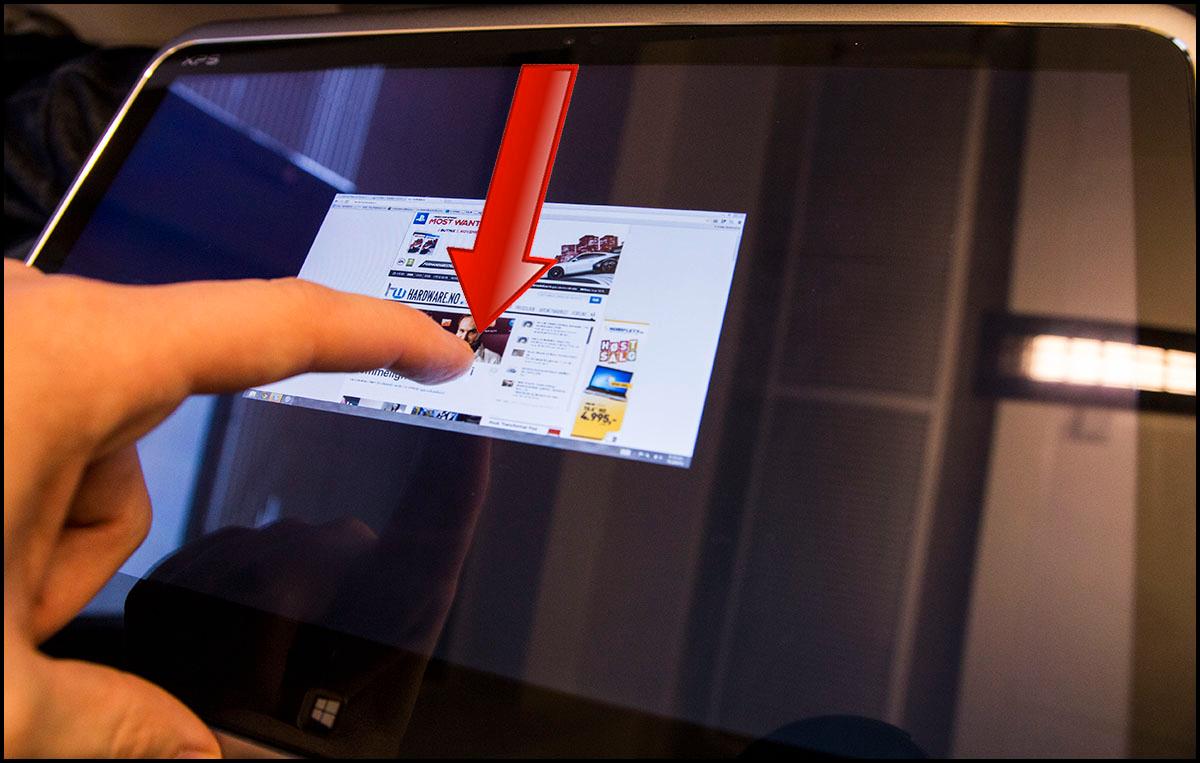Har du åpnet en applikasjon kan du lukke den ved å dra fingeren fra toppen av skjermen. Vinduet vil så følge fingeren din helt til den kommer til bunnen av skjermen, og programmet lukkes.Foto: Hardware.no
