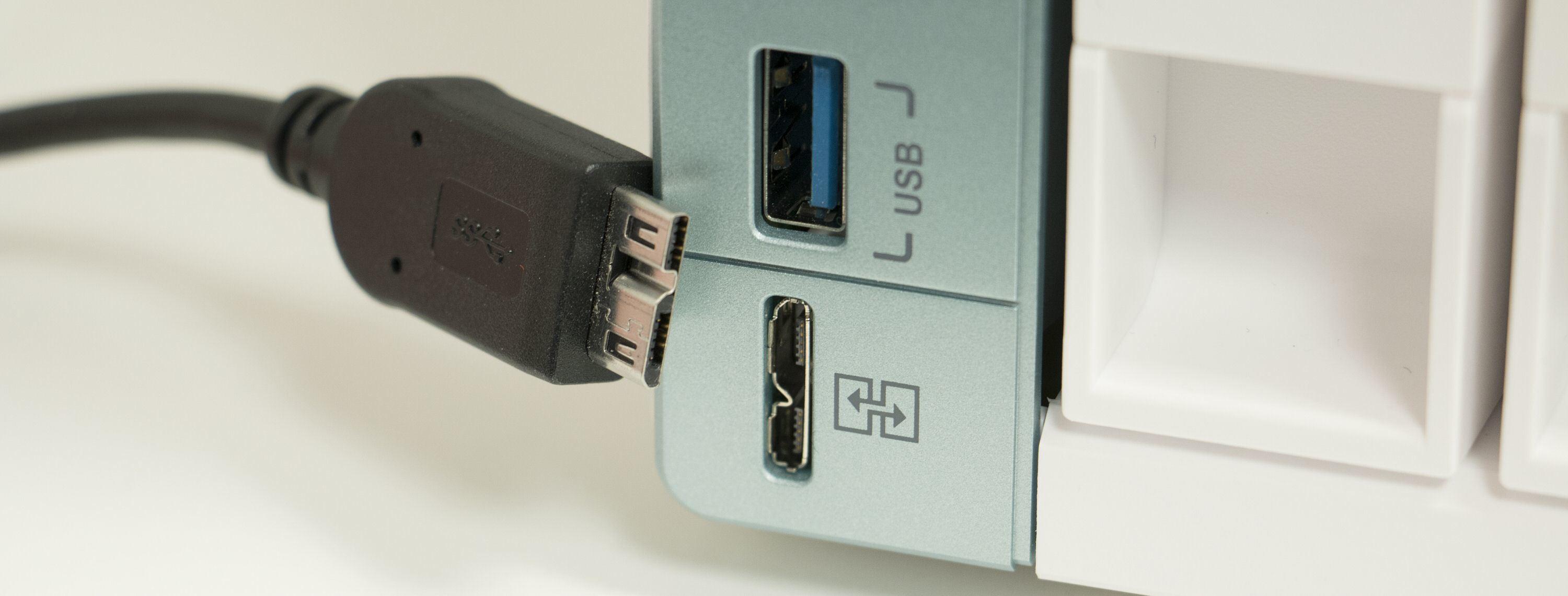 For full fart med USB QuickAccess trenger du en Micro-B SuperSpeed-kabel.