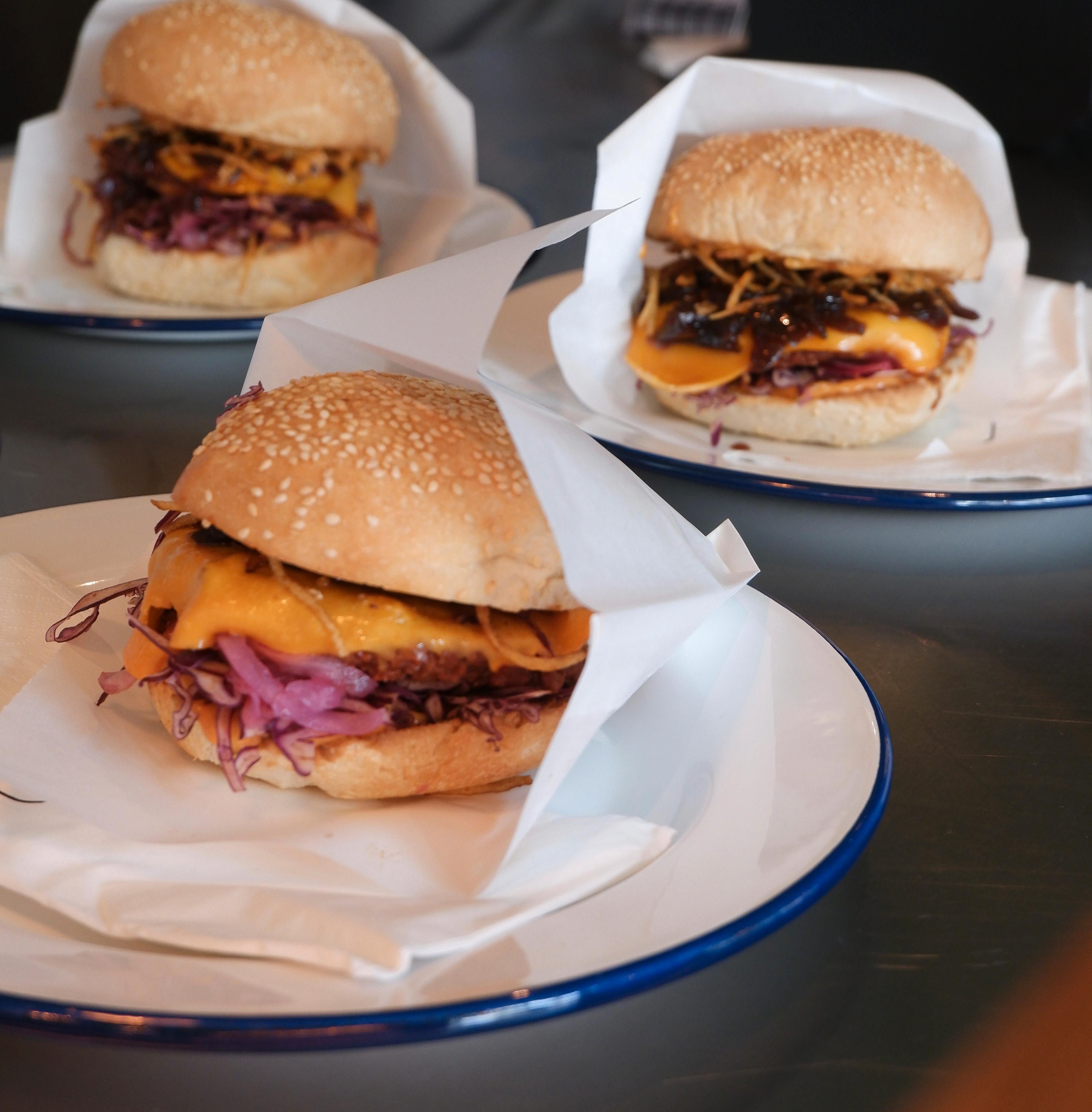 BON APPETITT: Denne saftige burgeren fri for kjøtt finner du i Trondheim.