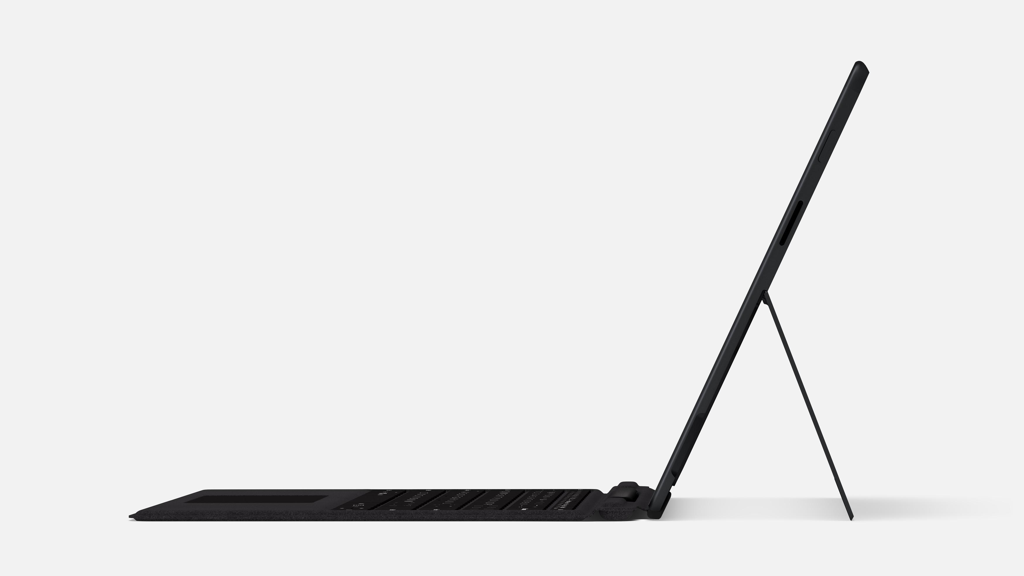 Surface Pro X er både tynnere og lettere enn Pro7. Foto : Microsoft