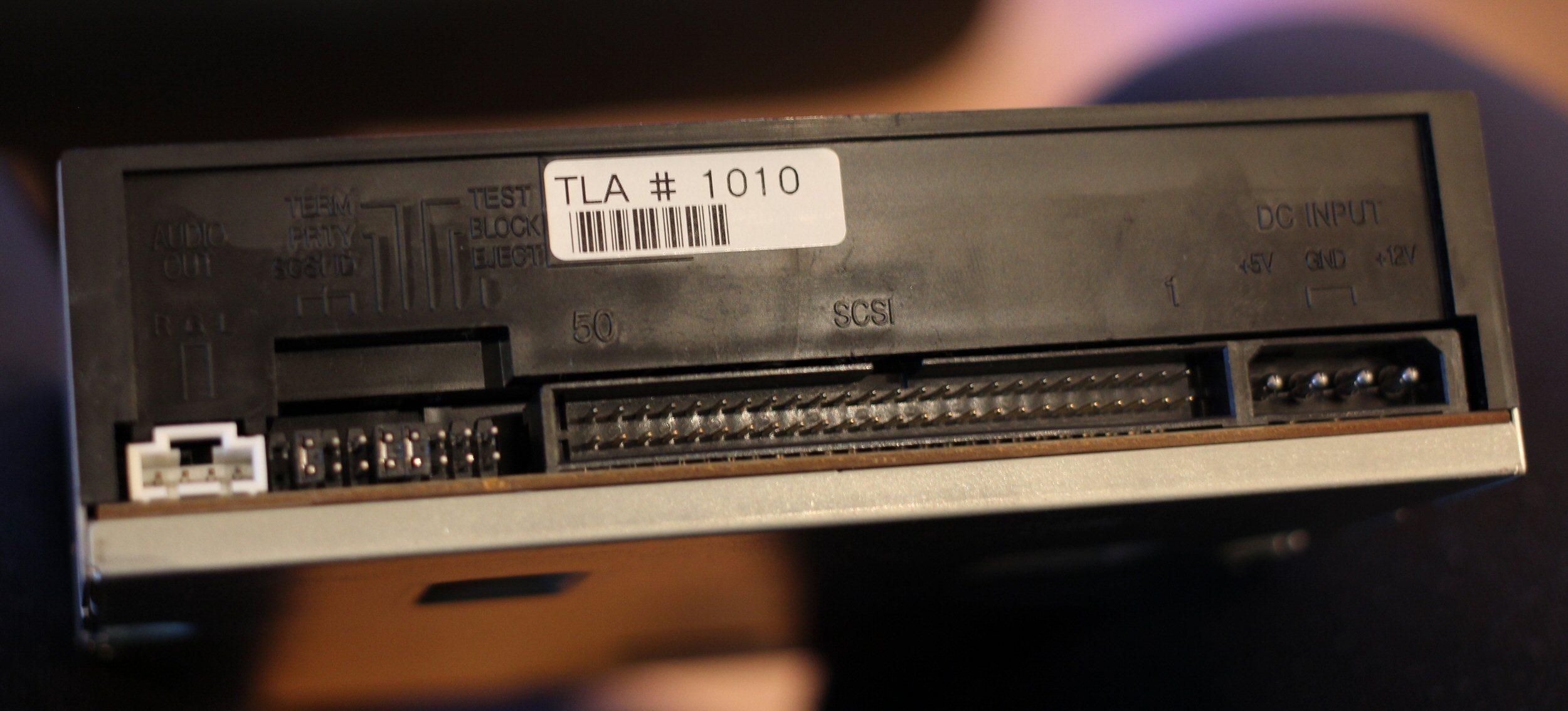 Den gamle 50-pins SCSI-kontakten tok litt plass.Foto: Vegar Jansen, Tek.no