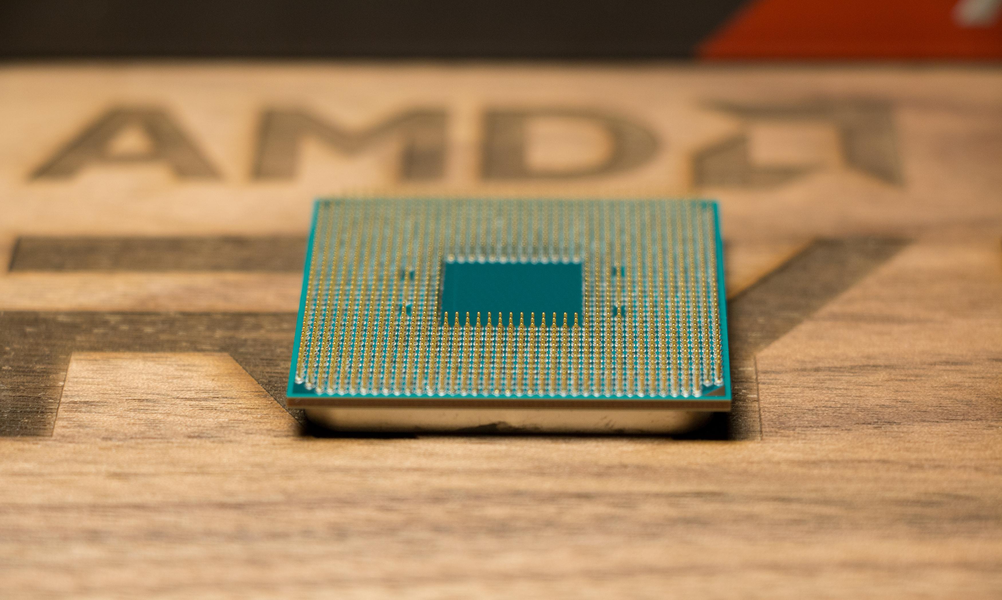 AMD Ryzen 7 1800X har også en underside.