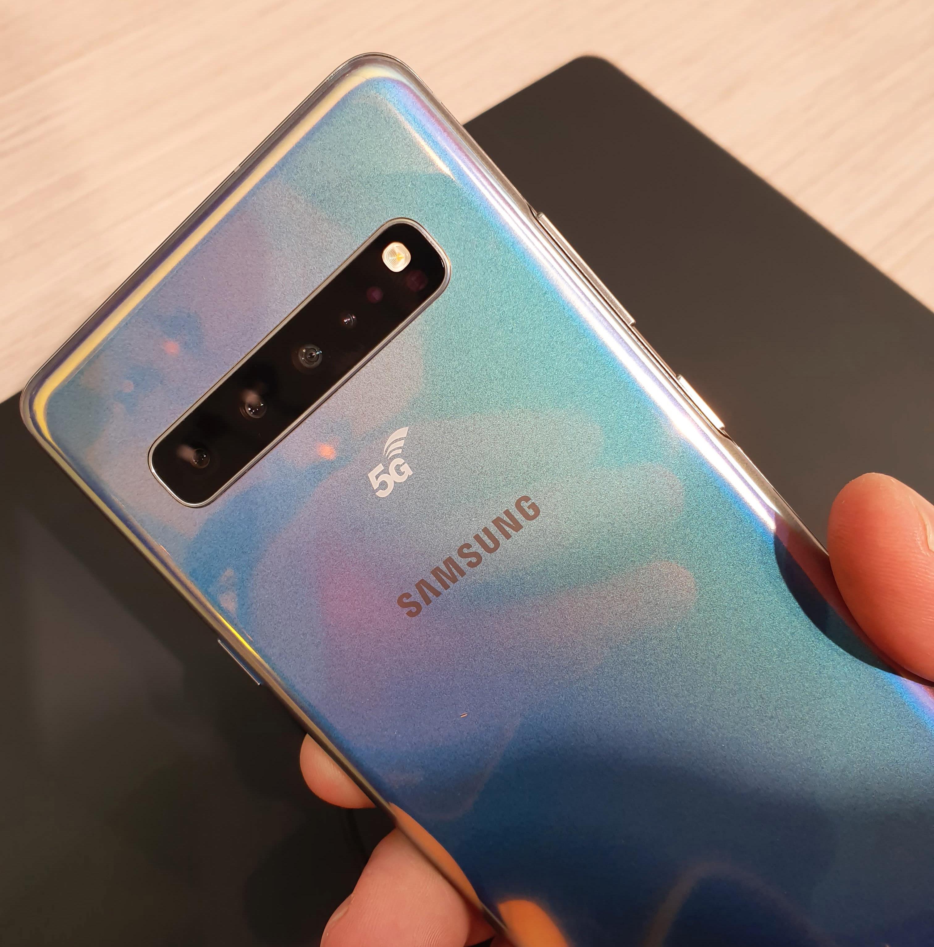 Samsung er én av mange mobilprodusenter som har lansert nye 5G-telefoner de siste dagene. Her er deres Galaxy S10 5G, som er en enda heftigere utgave av den vanlige S10-modellen.