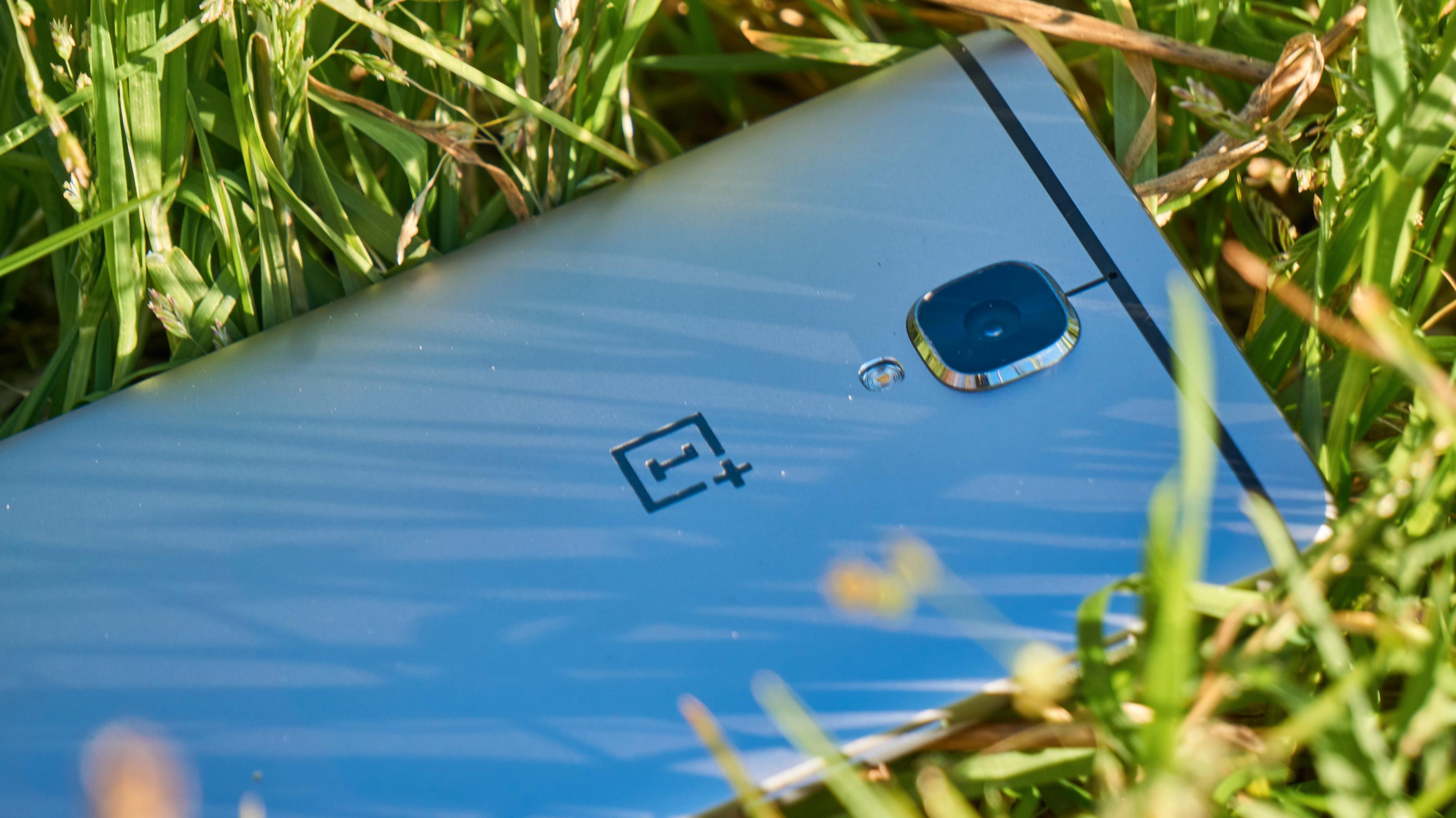 Designen er fortsatt lik i nye OnePlus 3T. Alt av endringer har skjedd på innsiden.