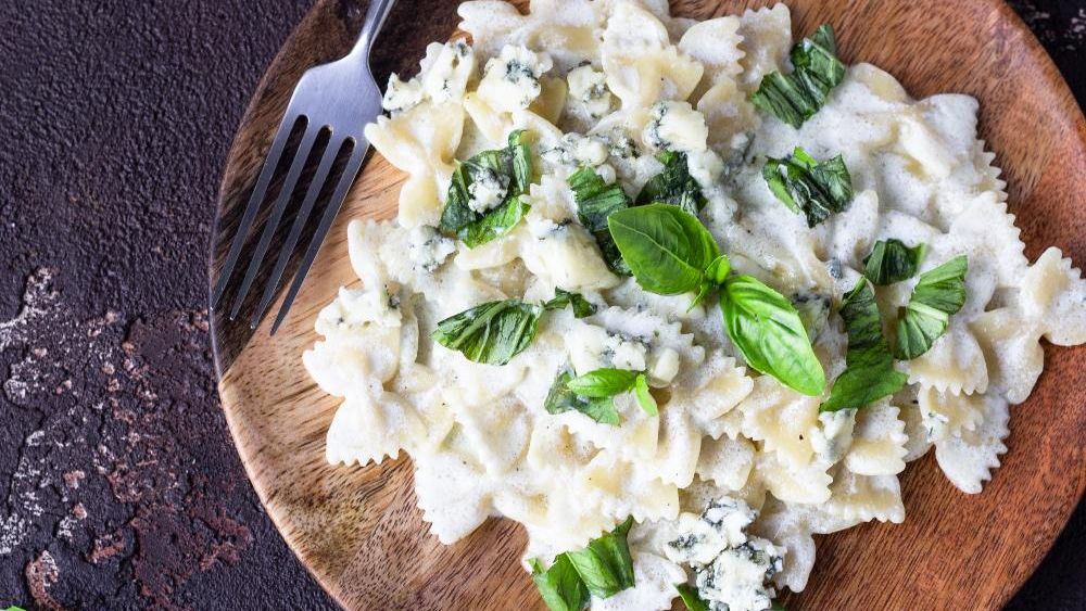 Ädelostsås – enkel sås perfekt till pasta