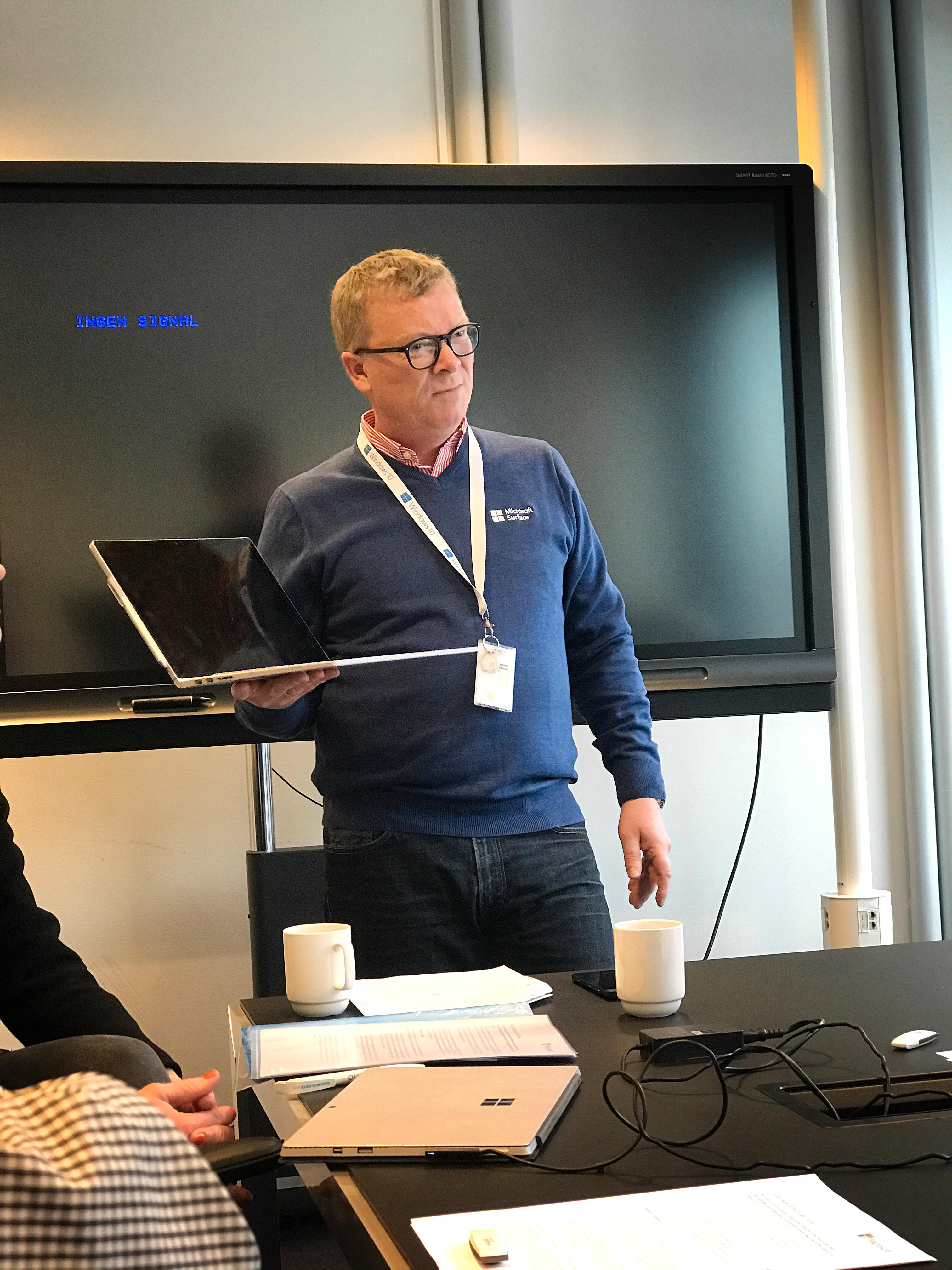 Microsoft sjef for Windows og Devices i Norge, Christian Almskog, er godt fornøyd med at Norge nå er i første rekke for lansering av nye Surface-enheter.