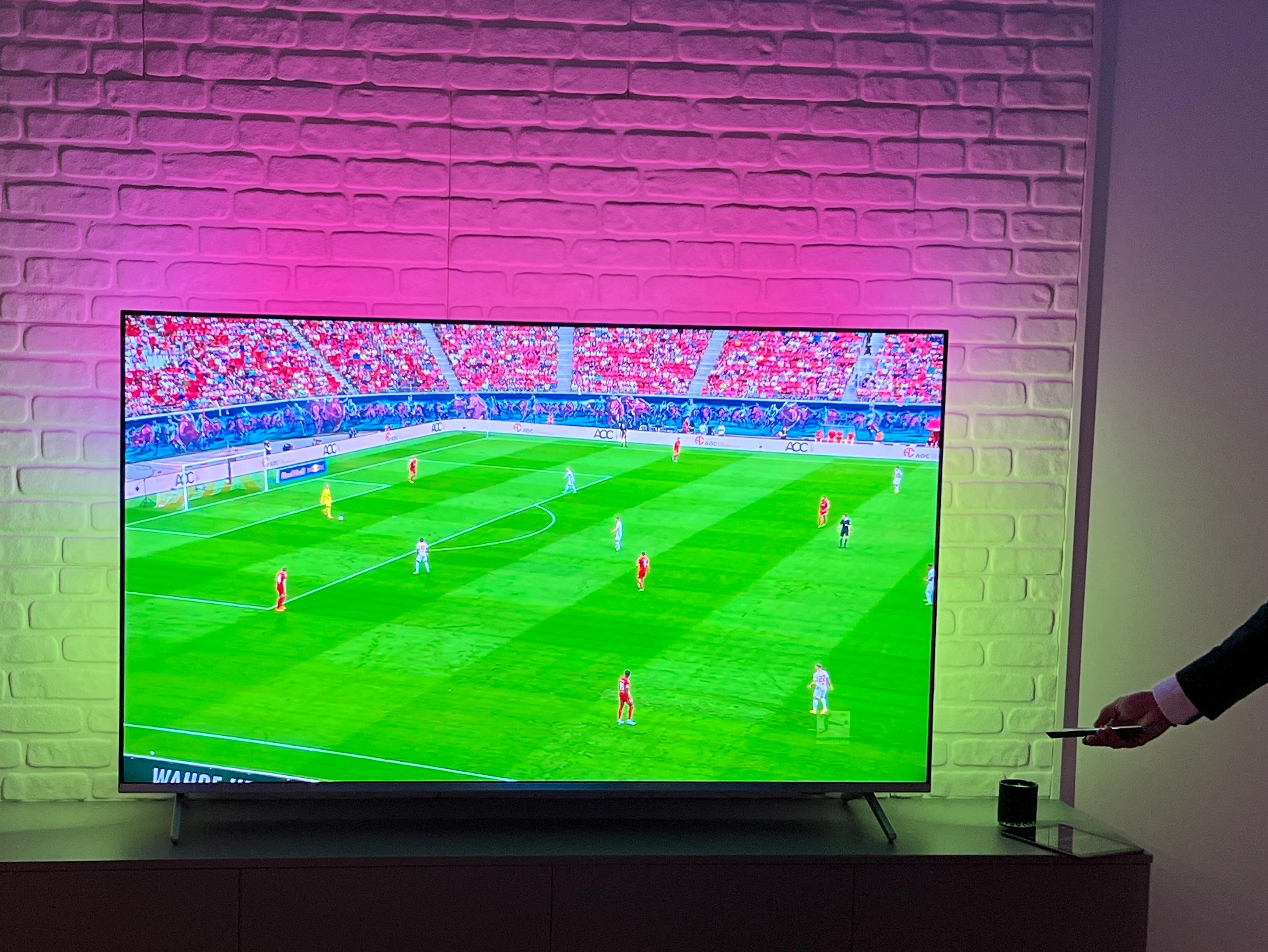Ambilight-TV-enes Aurora-funksjon vises frem, med stillbilder.