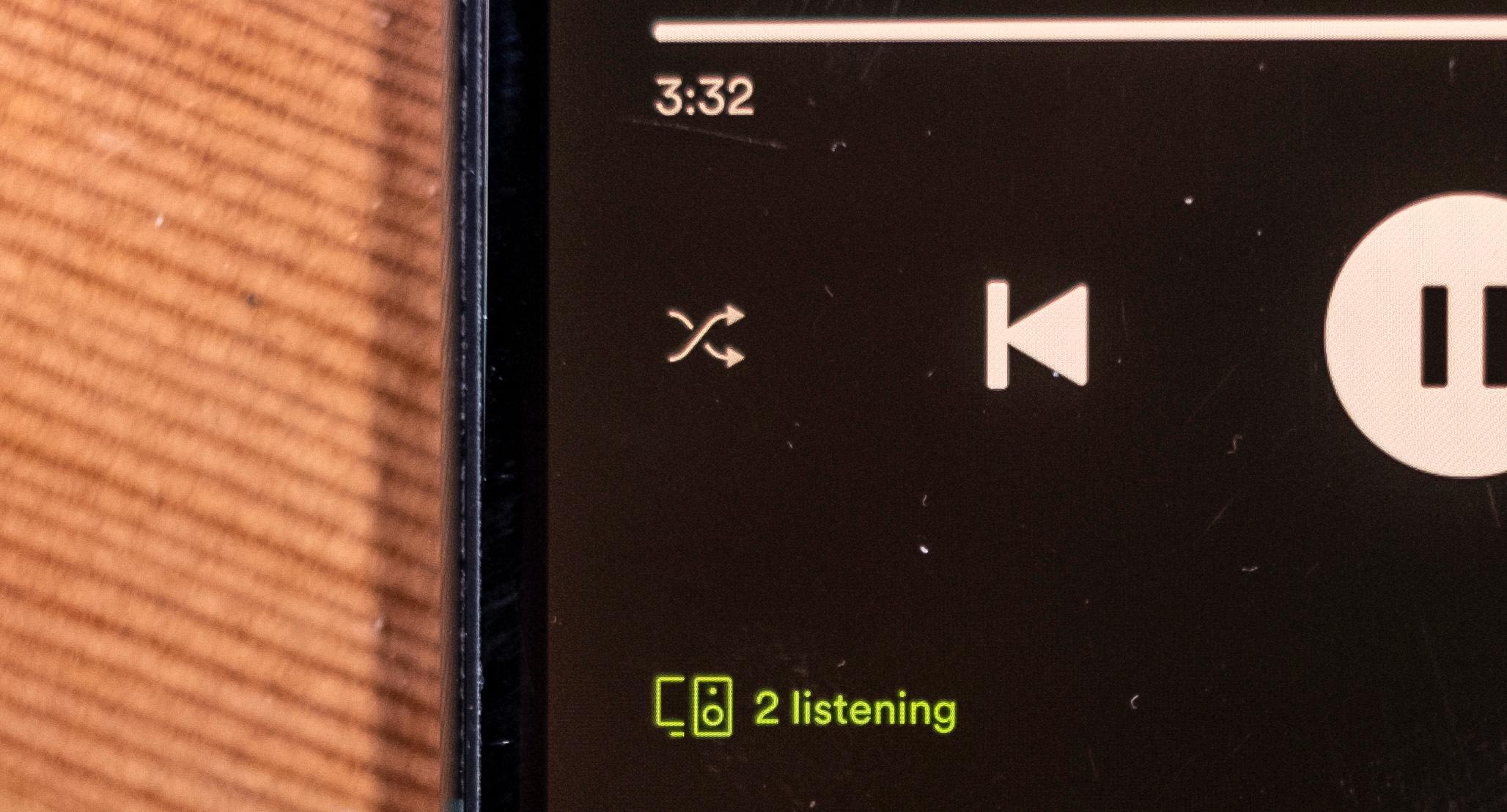 Slik ser det ut når to stykker lytter samtidig i Spotify-appen.