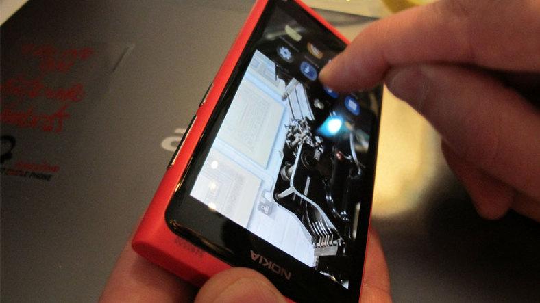 Nokia N9 er den første telefonen med Meego, og den blir sannsynligvis den siste.