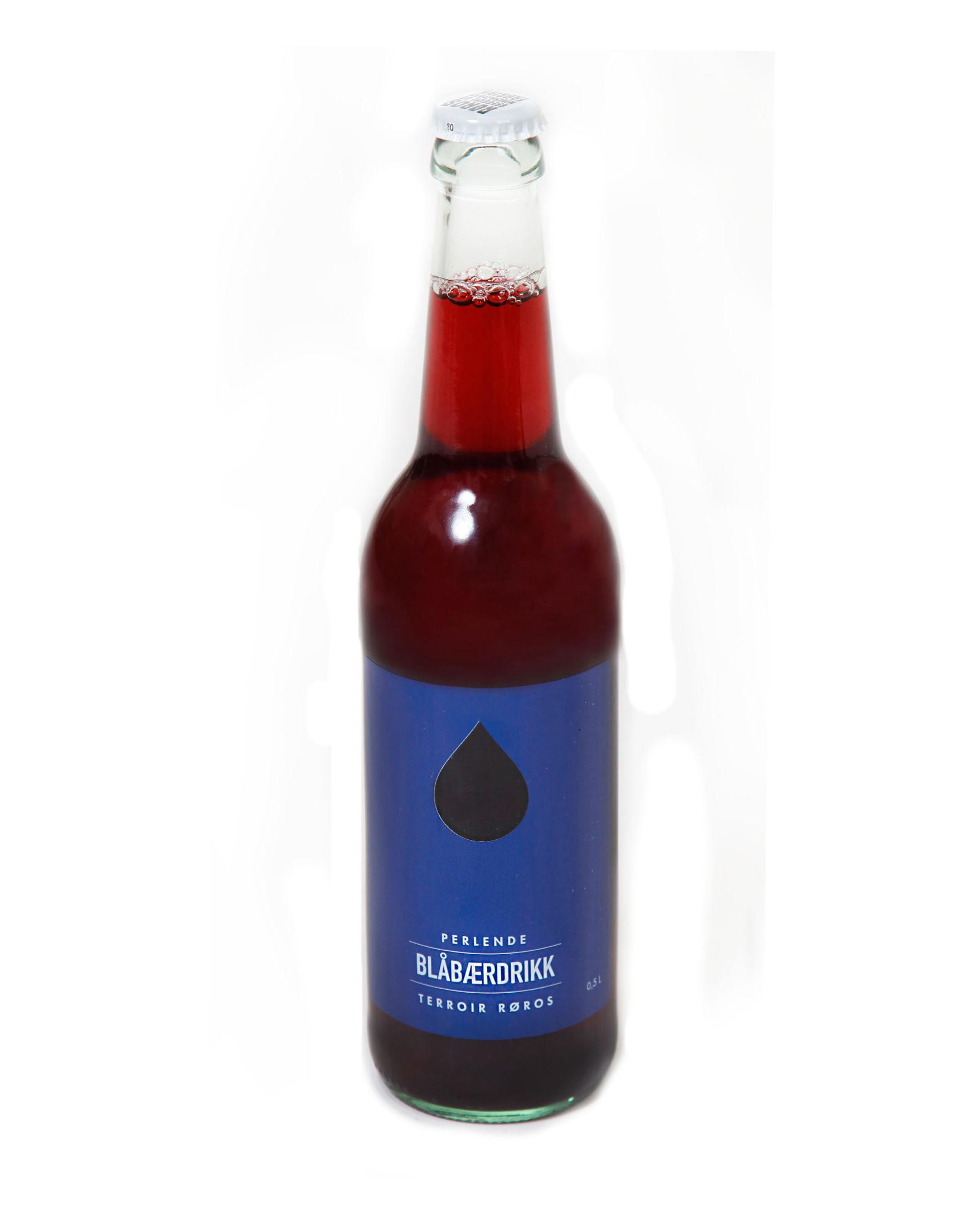 PERLENDE BLÅBÆRDRIKK: Økologisk og lett karbonisert drikke laget på blåbær fra Røros-området.