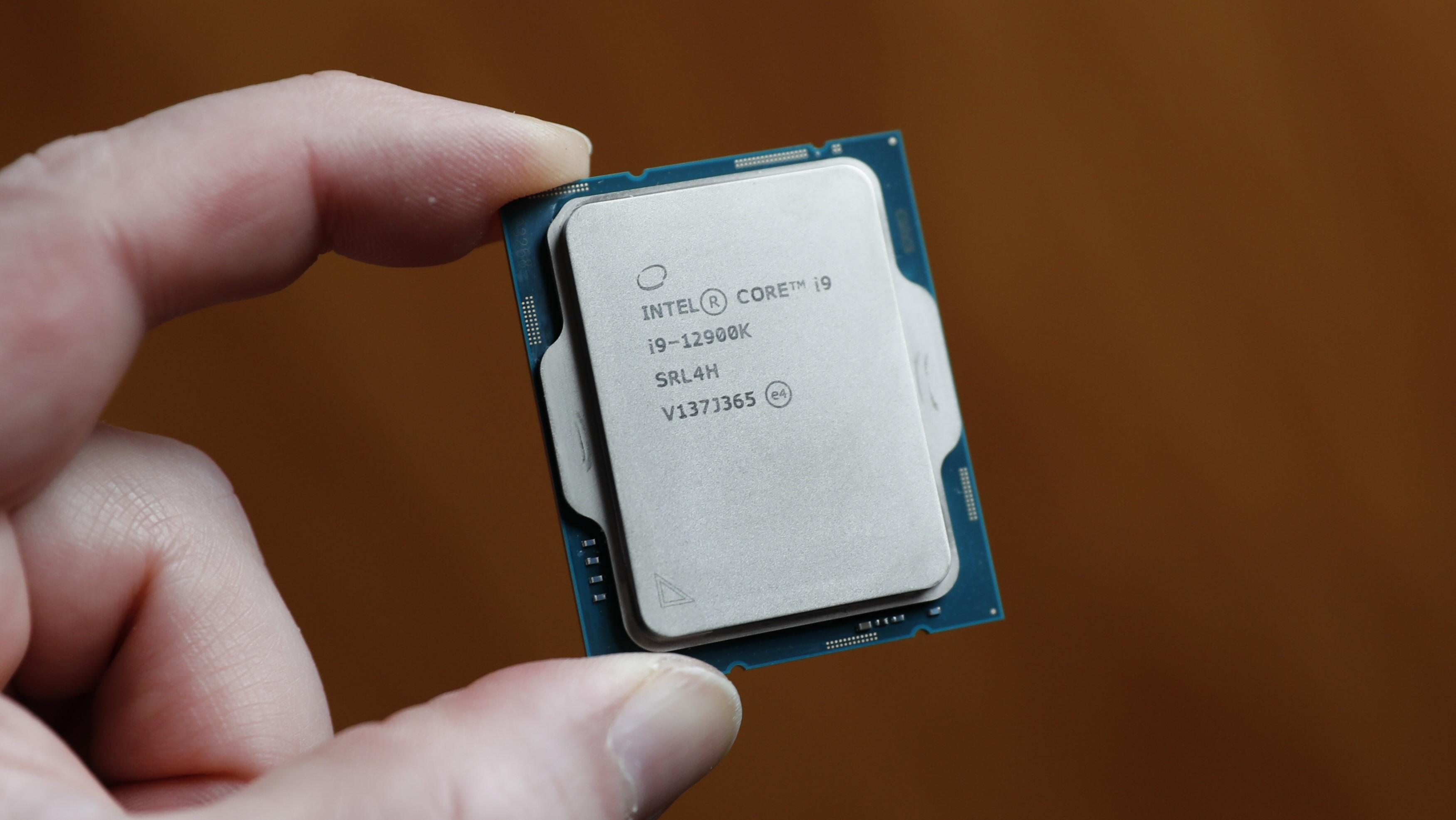 Med toppmodellen Core i9-12900K viser Intel at de fremdeles kan gamle kunster.