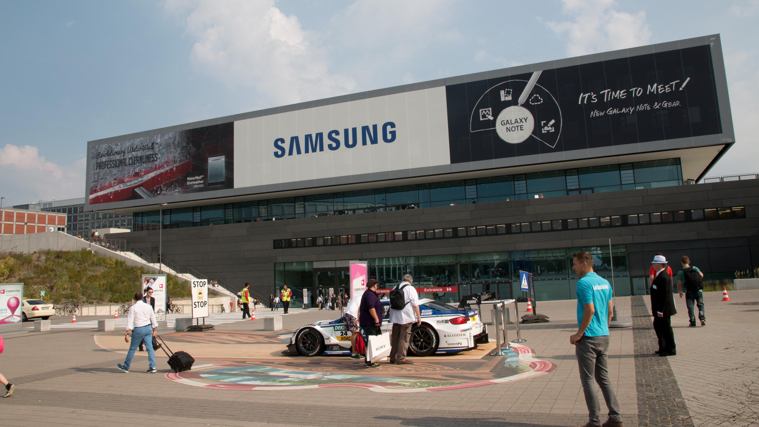 Samsung hadde fått seg en ny hall i år, nybygget og større enn noensinne.Foto: Rolf B. Wegner, Hardware.no