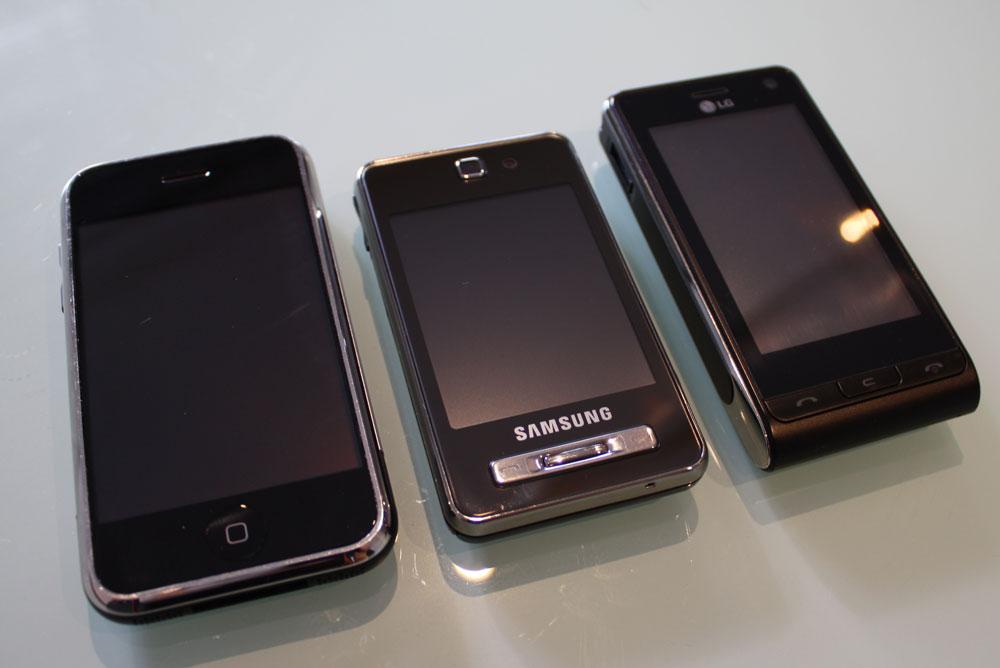 F480 sammenlignet med Iphone (t.v.) og LG KU990.