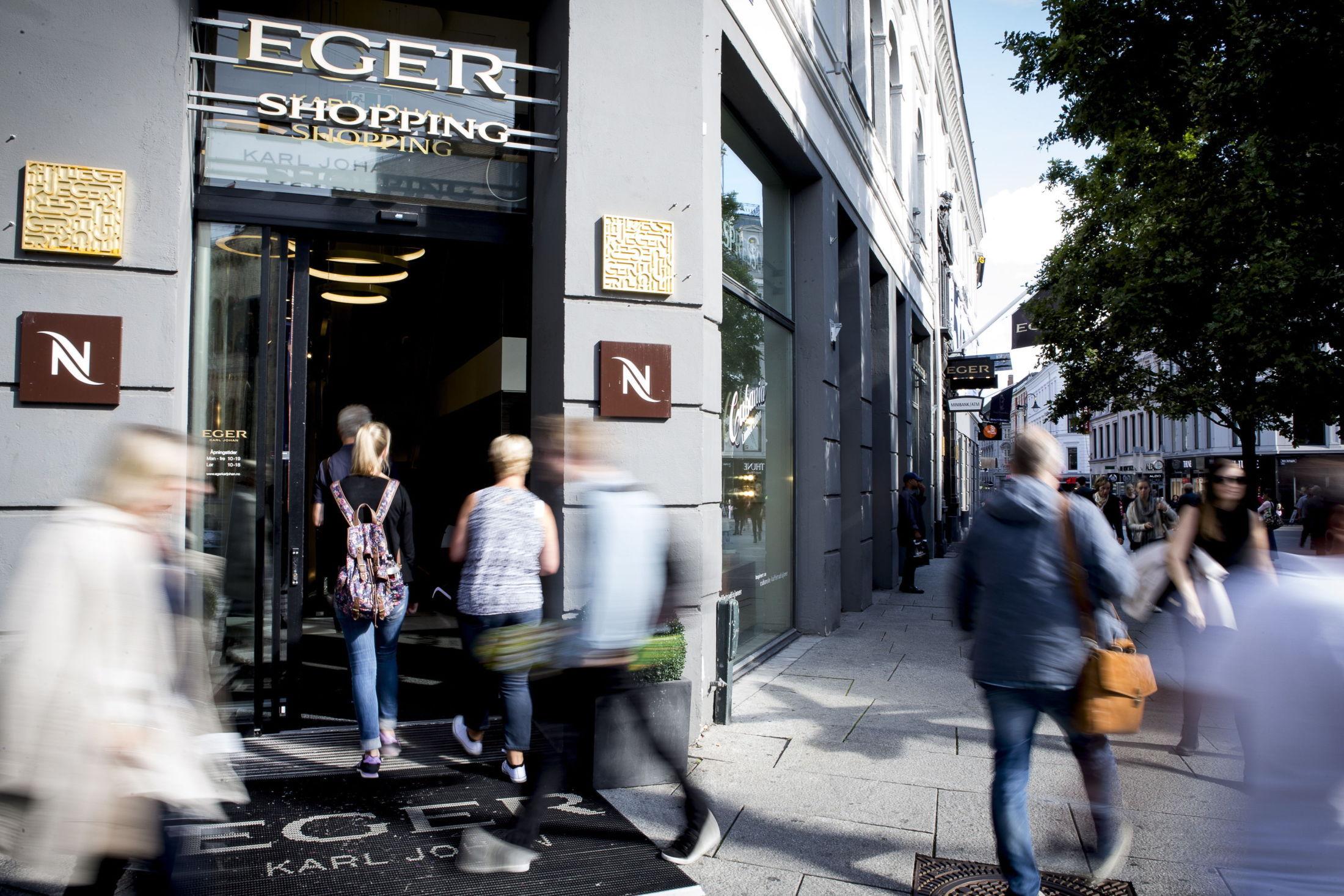KONGEN PÅ HAUGEN: Både på og rundt shoppingsenteret Eger fortsetter det å åpne velrenomerte motebutikker.  Foto: Patrick da Silva Sæther/VG.