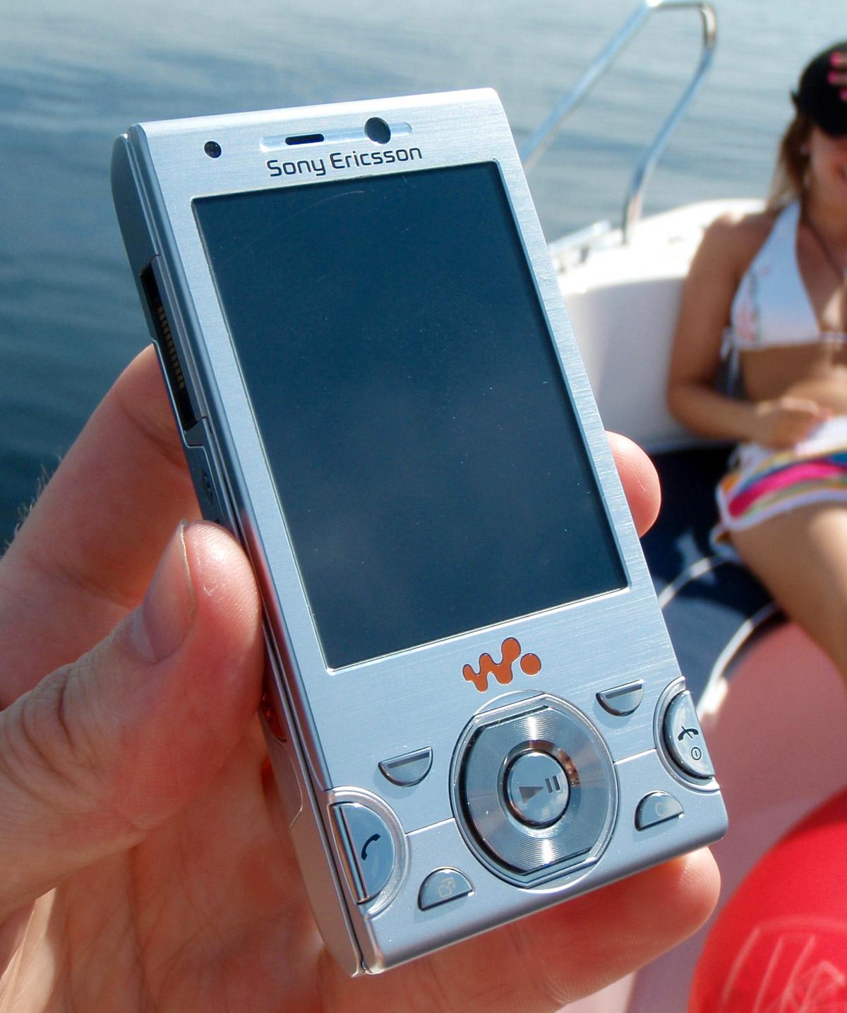 W995 må sies å være en lekker telefon, uten at det går på bekostning av funksjonaliteten.