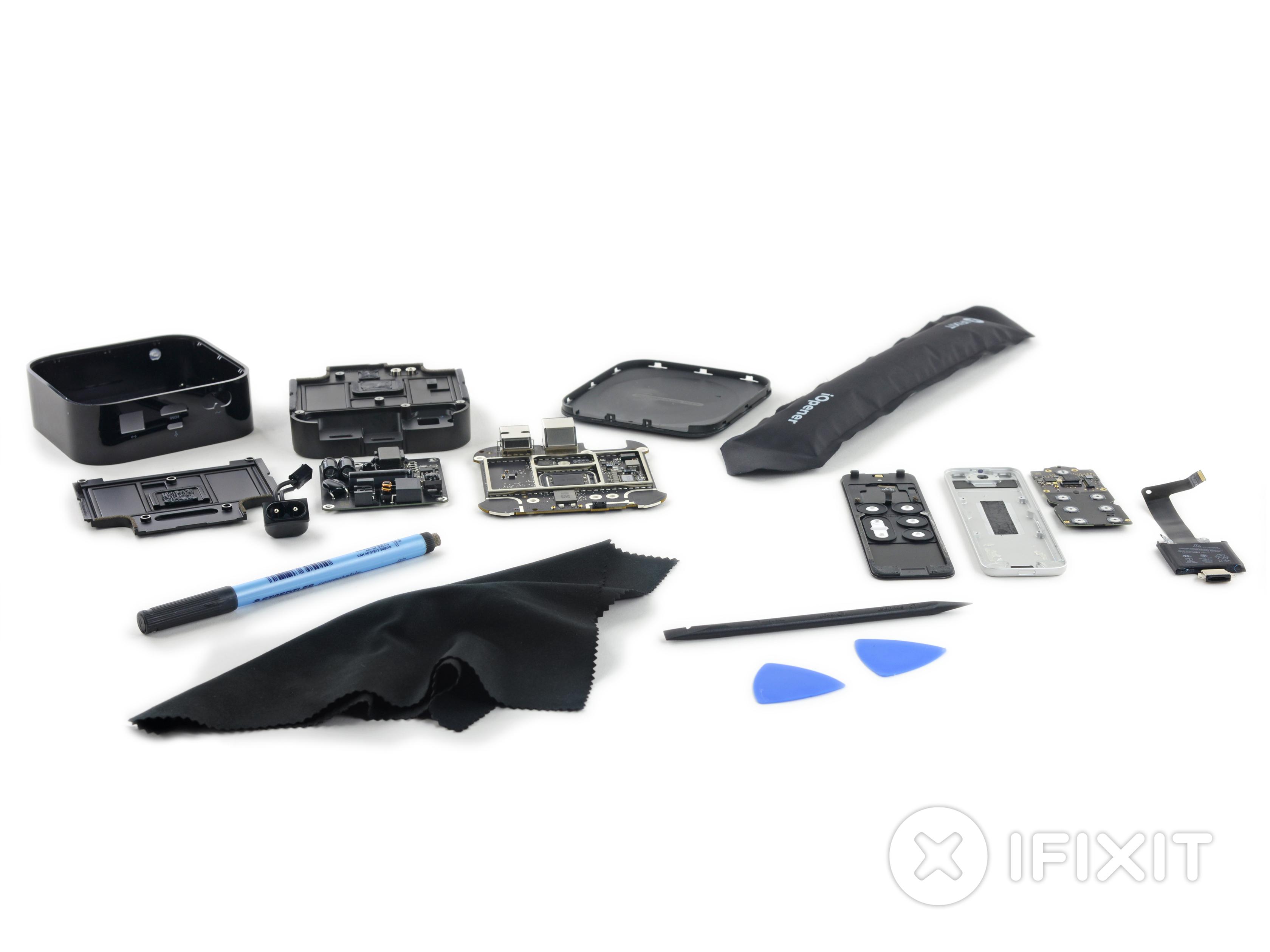 Dette er alle komponentene til nye Apple TV. Foto: iFixit