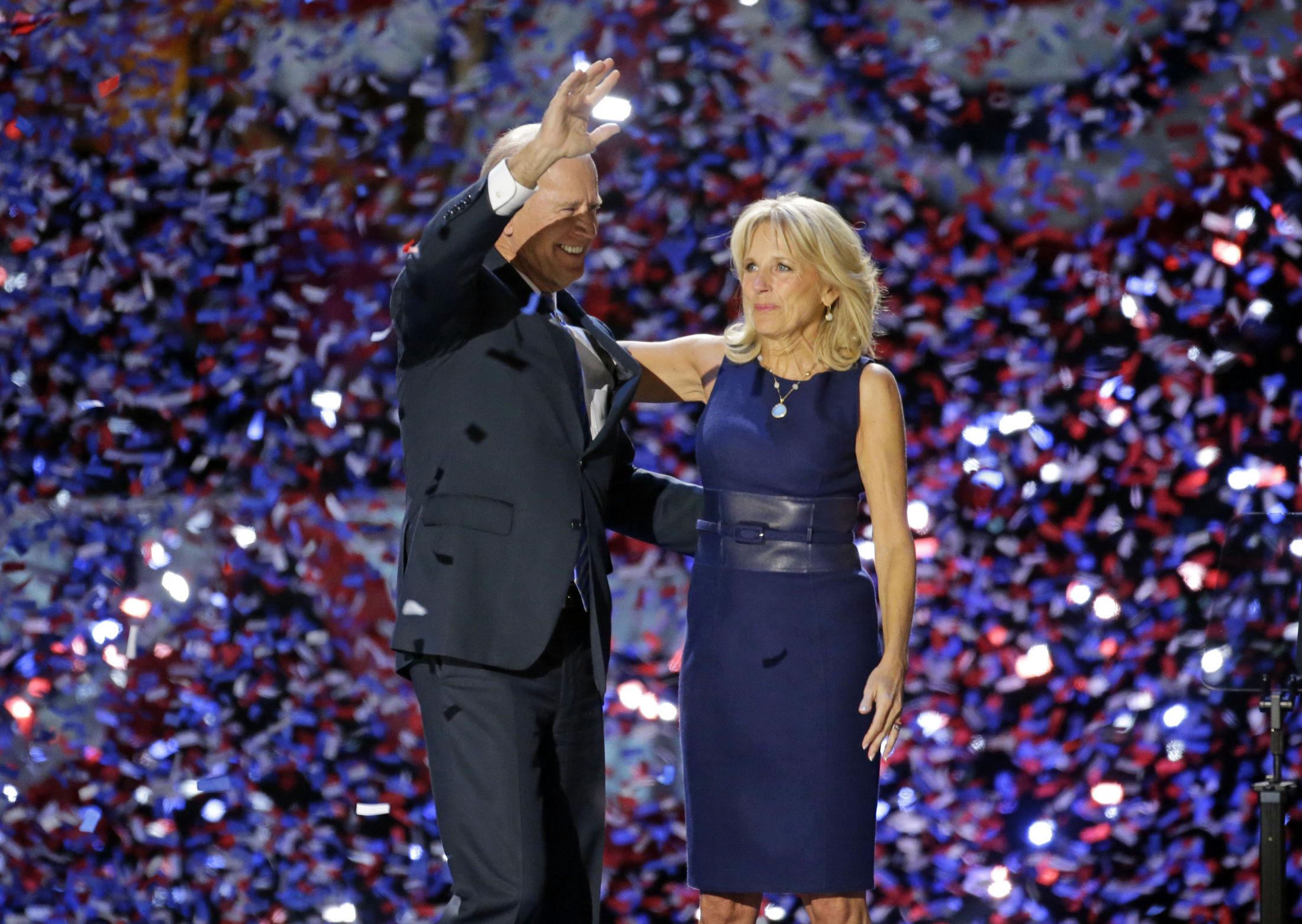 SÅ AMERIKANSK DET BLIR: Joe og Jill Biden under valgnatten i 2012. Foto: Pablo Martinez/AP.