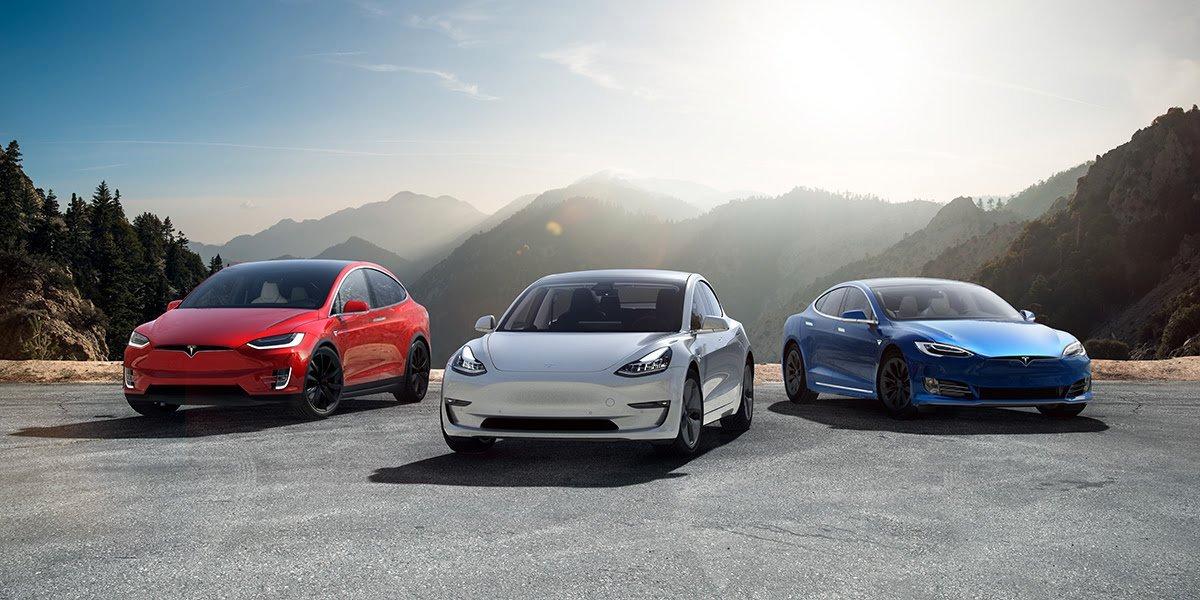 Tesla har kun et par måneders leveringstid på sine tre biler.