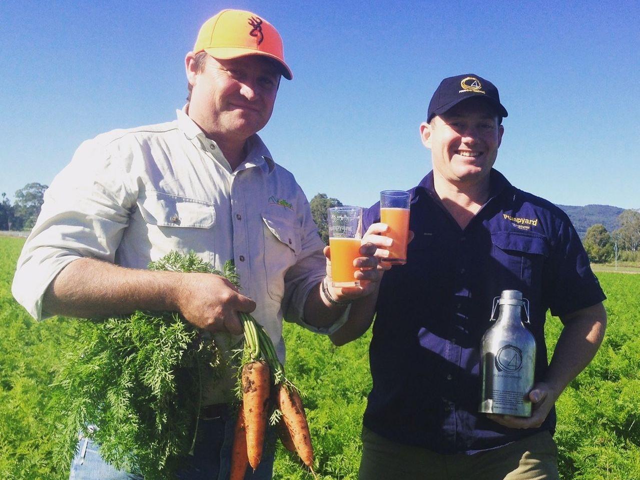 RADARPAR: Wade Curtis og Richard Gorman står bak den oransje øl-en. Foto: 4Heartsbrewing