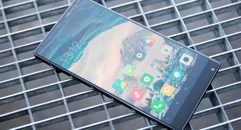 Mi Mix fra Xiaomi beskrives som en konsepttelefon man kan kjøpe. Effekten av å holde en telefon som mer eller mindre bare er en stor skjerm i hånden er så stor, at man venter at flere andre kan følge etter. Muligens blir Samsung blant dem.