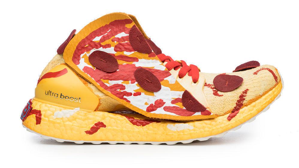NEW JERSEY: Pizza med pepperoni! Denne skoen skal representere staten New Jersey. Foto: Adidas