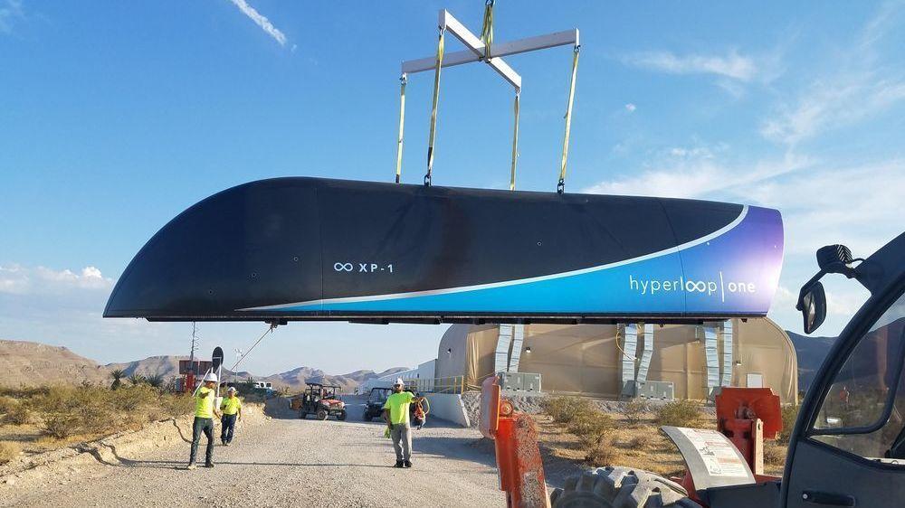 Slik ser den første prototypen av Hyperloop ut. Den ble nylig testet.
