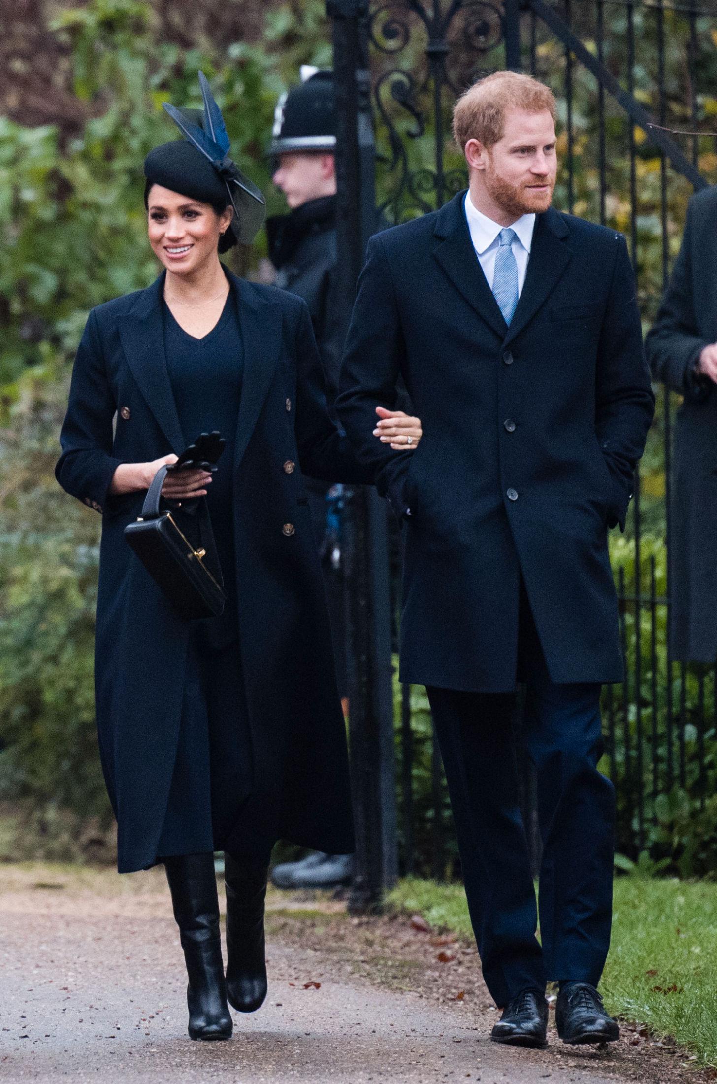 HÅND I HÅND: Hertuginne Meghan og Harry på vei inn i kirken. Foto: Getty Images