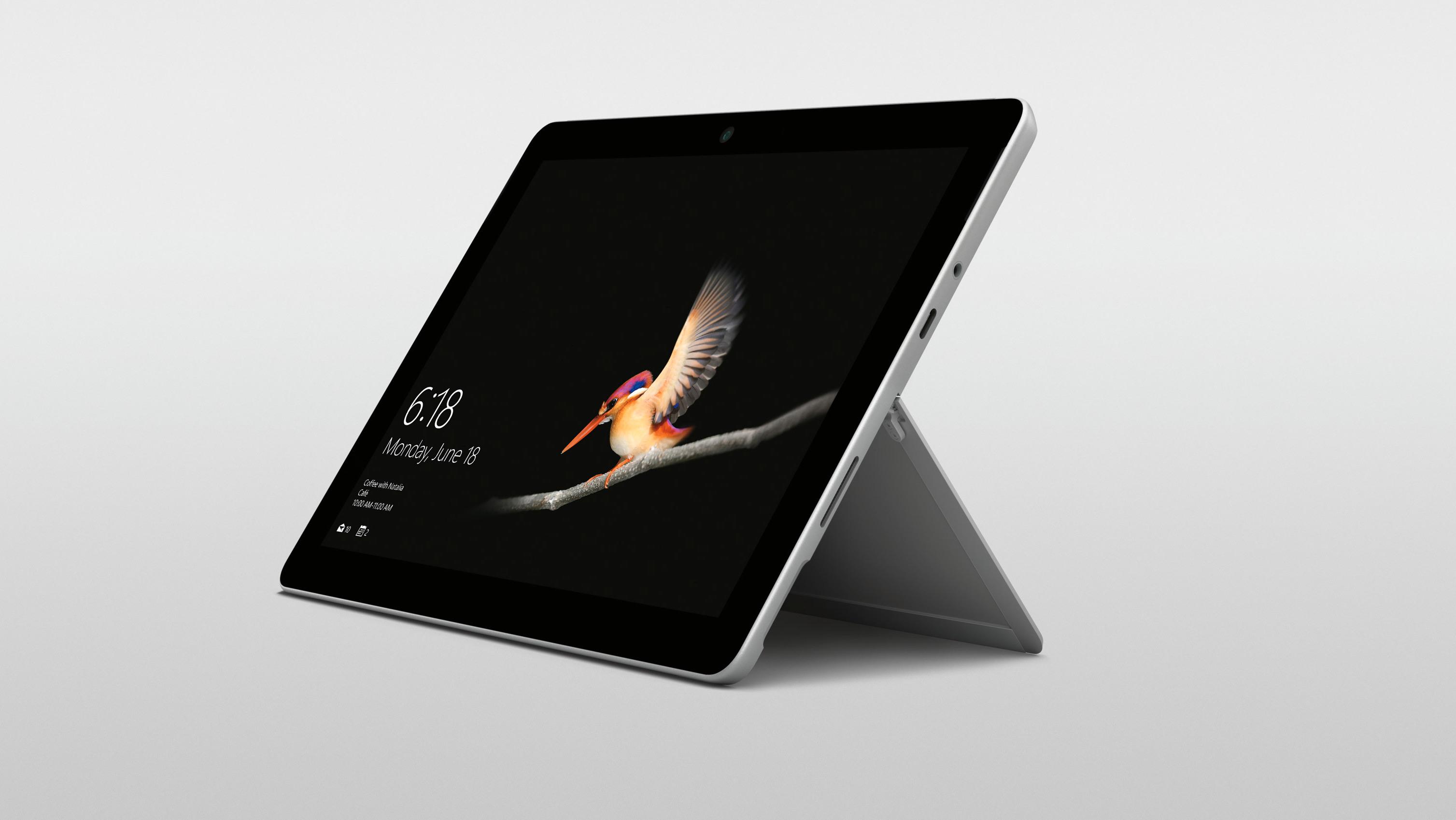 Nye Surface Go skal koste fra 4500 kroner her i Norge og dukker opp i Elkjøp-butikker i slutten av august.