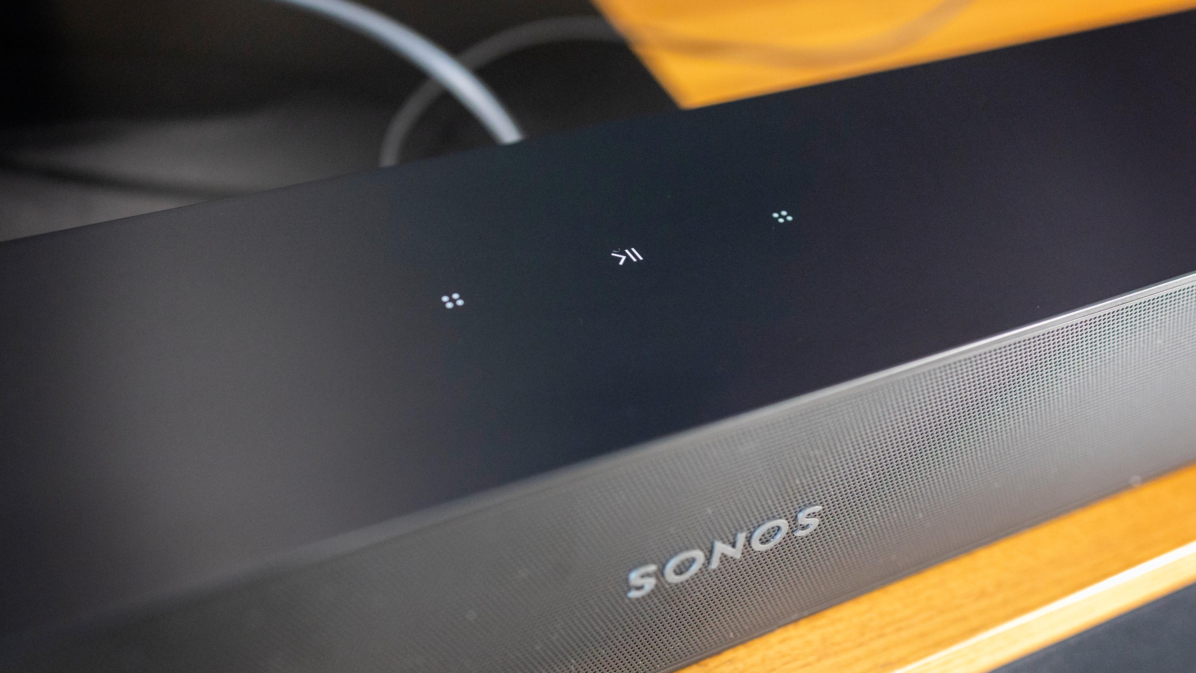 Sonos’ velkjente touchknapper er på plass også på Ray.
