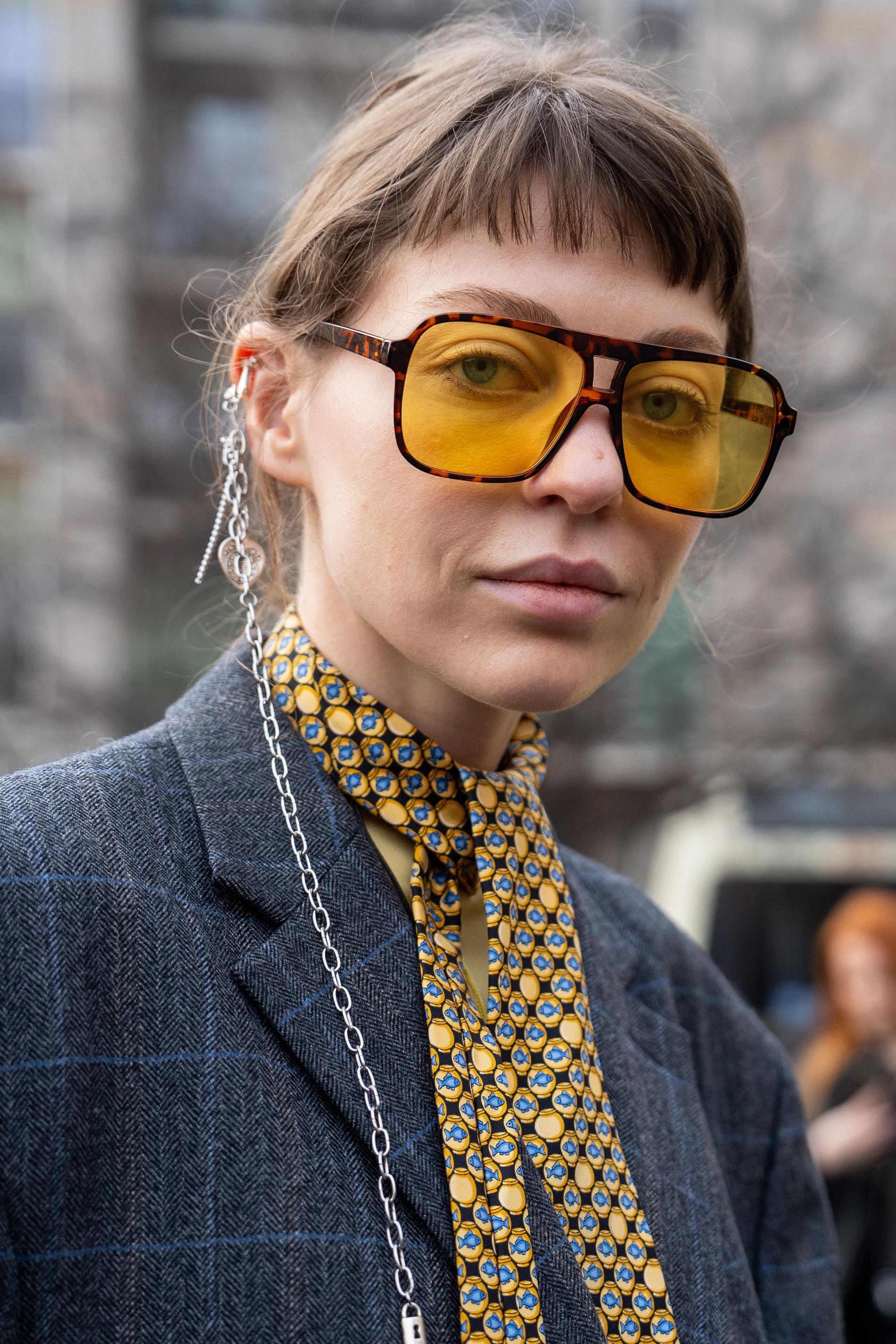 Retroglasögon syntes på streetstylestjärnorna under modeveckan i Milano.