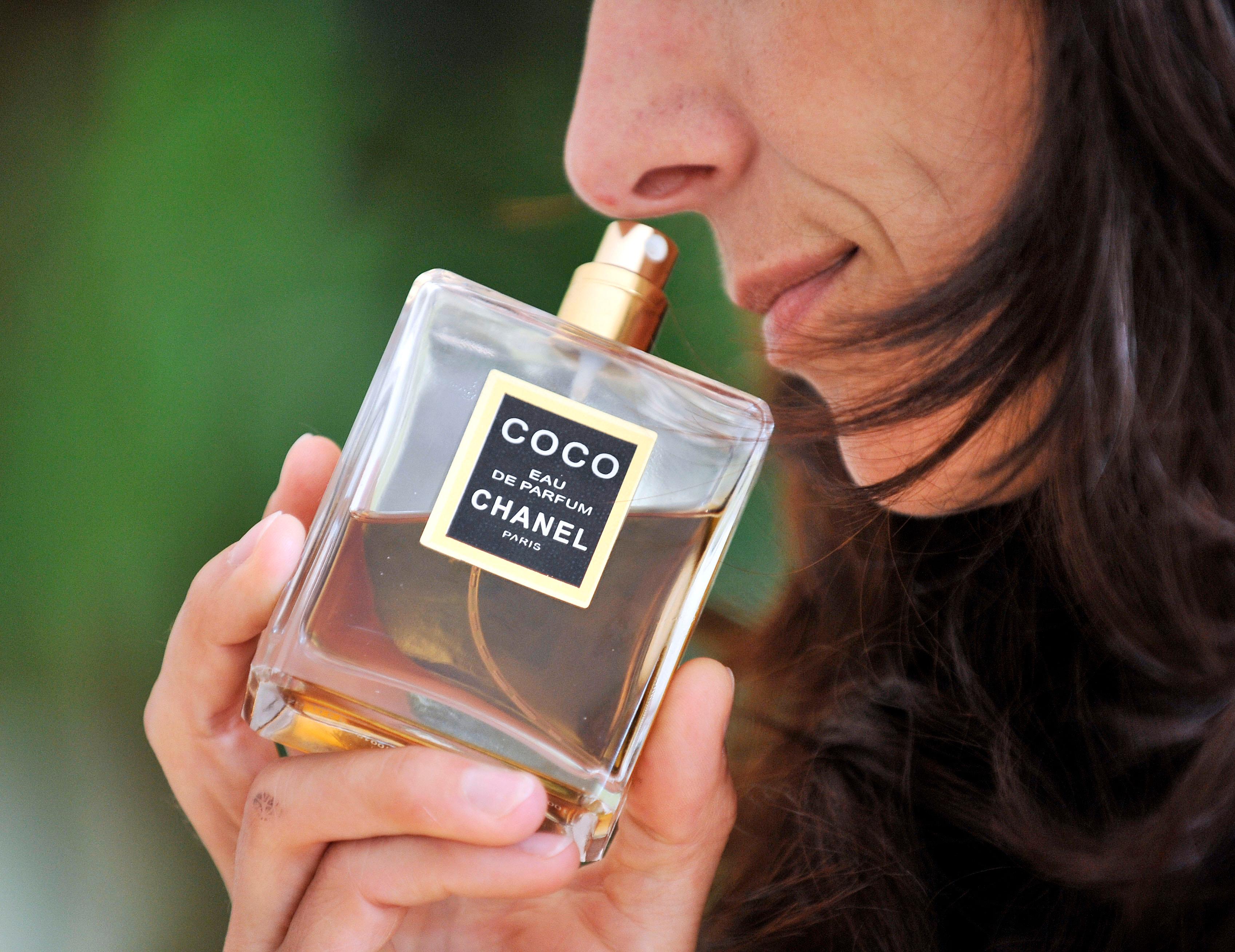 DYRT: Parfyme kan være kostbart, og derfor finnes det også mange rimelige kopier. 