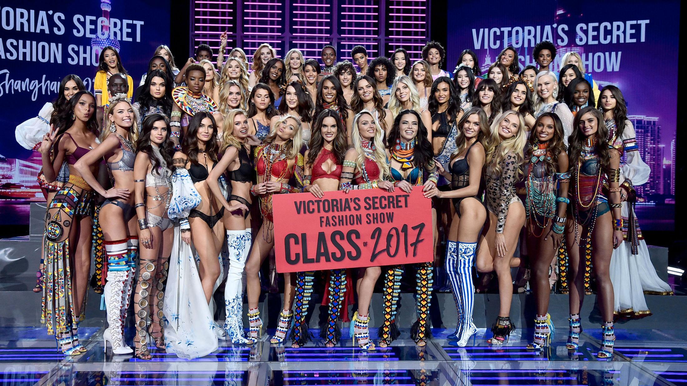 STØRSTE NOENSINNE: Hele 55 modeller gikk i Victoria's Secret Fashion Show i Shanghai. Foto: Getty Images.