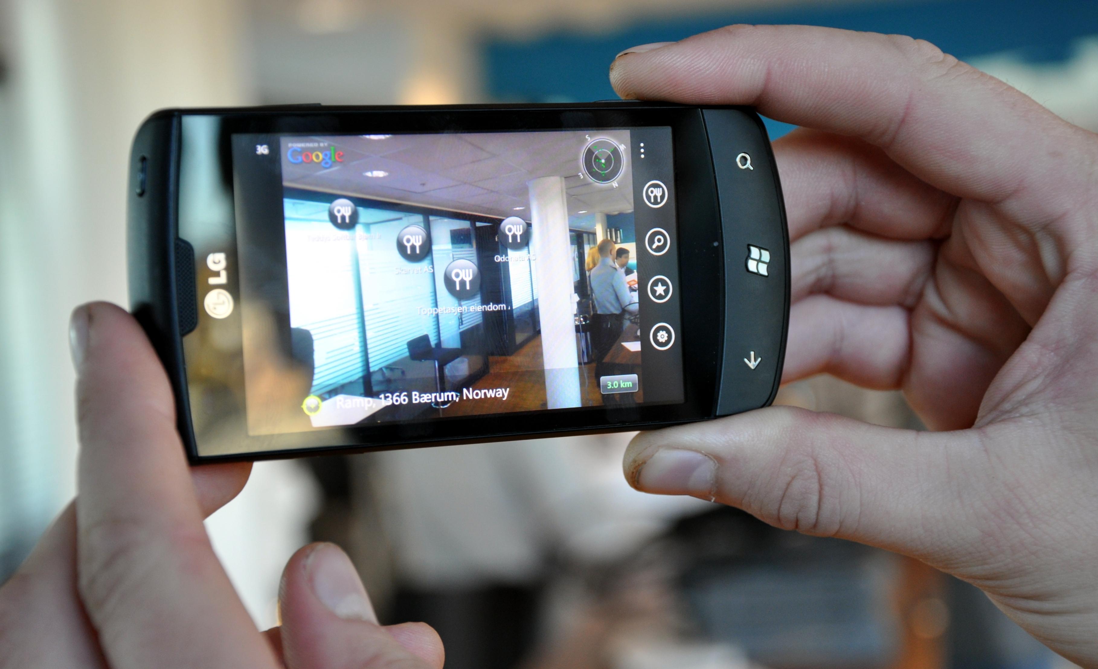 LG ble med på Windows Phone-laget på nytt igjen tidligere i år. Her er LG Optimus 7, en av de første Windows Phone-mobilene på markedet.Foto: Mobilen.no