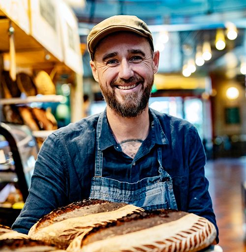 Sébastien Boudet är ofta med som kock och bagare i TV4:s nyhetsmorgon och som en av programledarna för Dessertmästarna i Kanal 5.