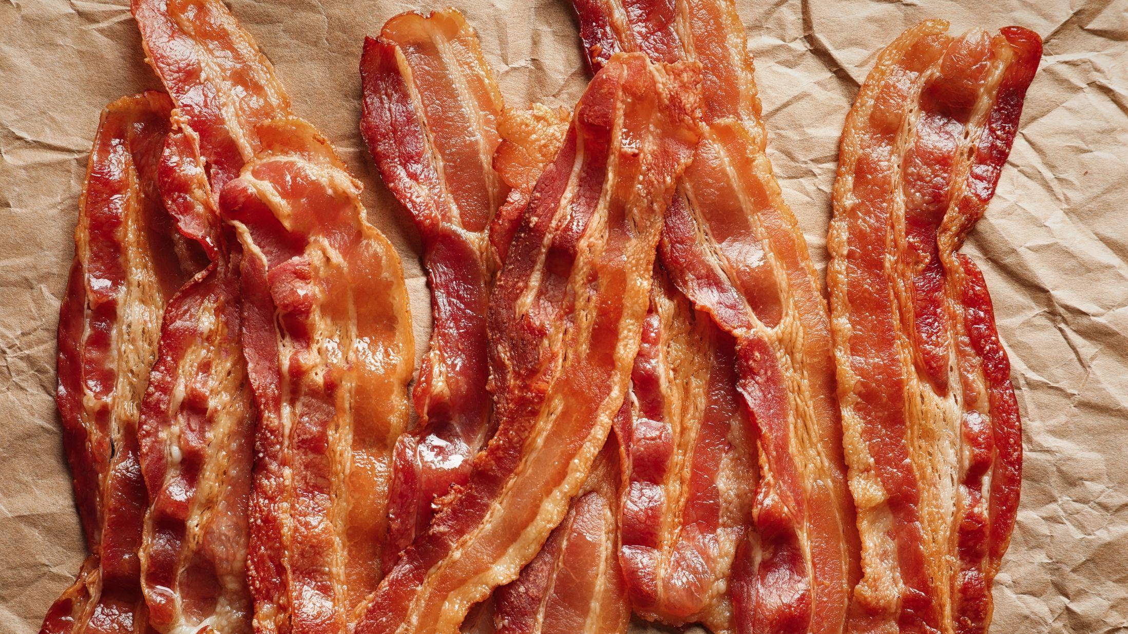 SAFTIG: Beyond Meat skal nå prøve å produsere en kjøttfri-versjon av baconet. MERK: Dette er vanlig bacon og ikke en kjøttfri versjon. FOTO: Shutterstock / NTB